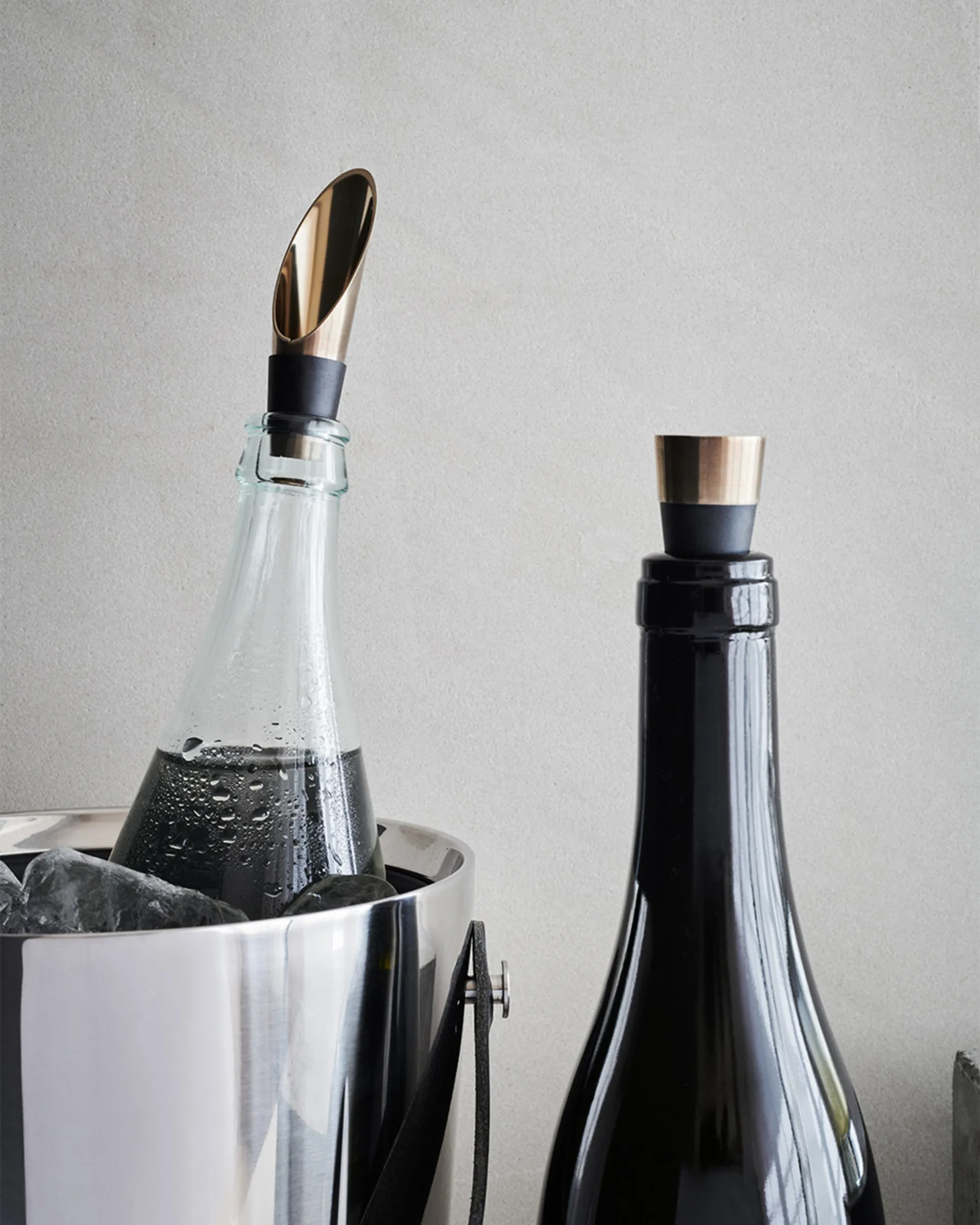 그랑크뤼 베어웨어 와인 코르크 & 푸어링 스파우트 2개 세트, Black-patinated steel Rosendahl | 로젠달 코펜하겐