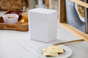 클래식 치즈 박스(치즈 슬라이서 포함) 16.5x10x19 cm - White - Rosti | 로스티