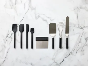 엠마 벌룬 휘스크 스틸 27 cm - Black - Rosti | 로스티