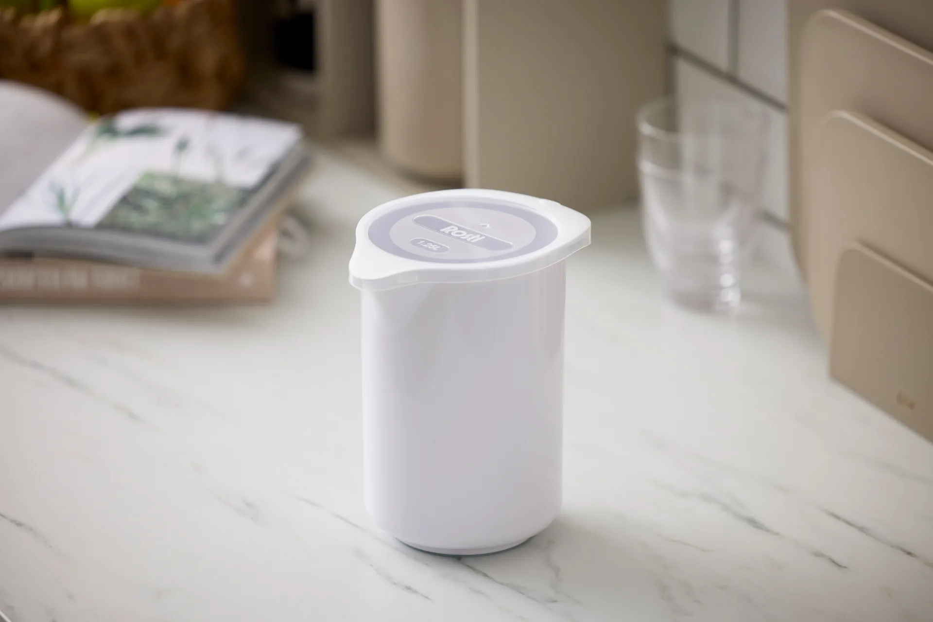 뉴 클래식 믹싱 저그(뚜껑 포함), White, 1.25 litres Rosti | 로스티