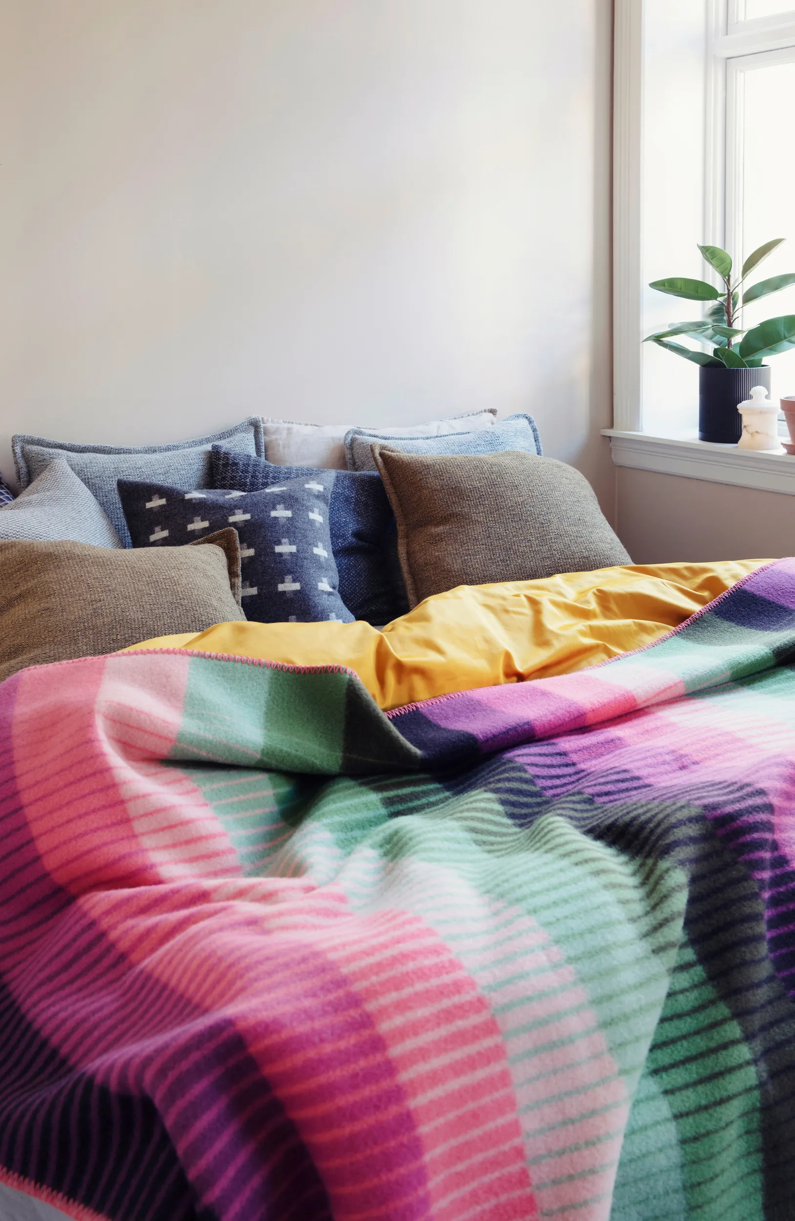 Asmund 그래디언트 담요 135x200 cm, Pink-green Røros Tweed | 뢰로스 트위드
