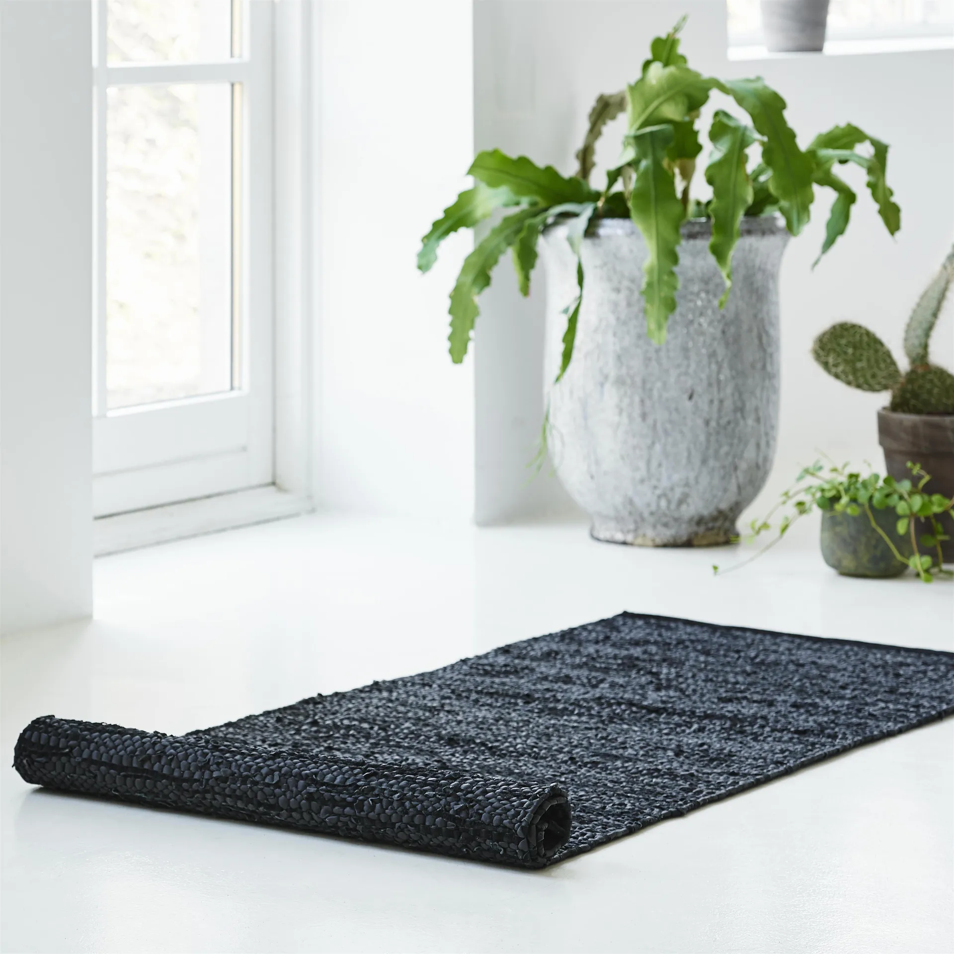 레더 러그 60x90 cm, black Rug Solid | 러그솔리드