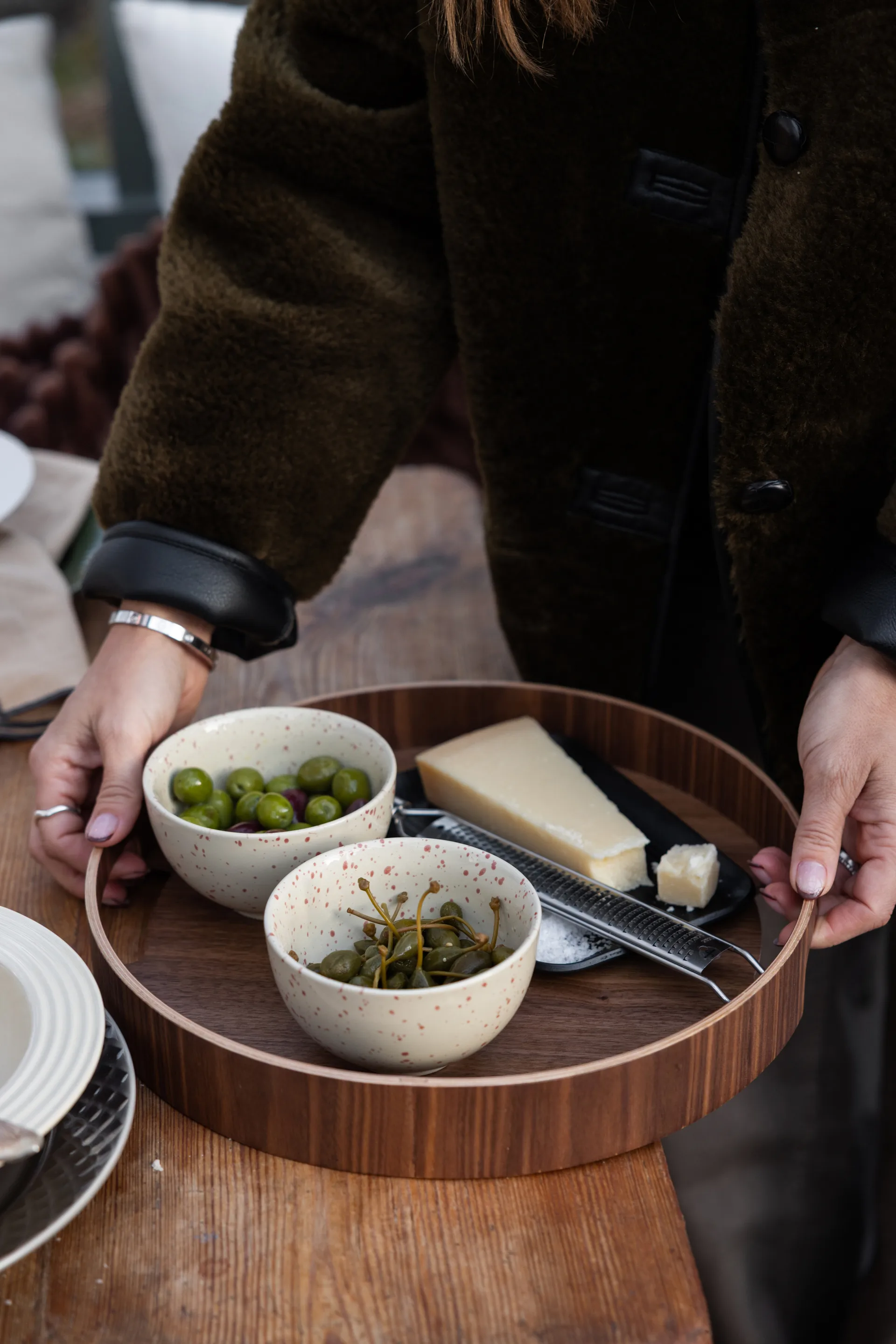 한나 라운드 트레이 Ø35 cm, Dark brown Sagaform | 사가폼