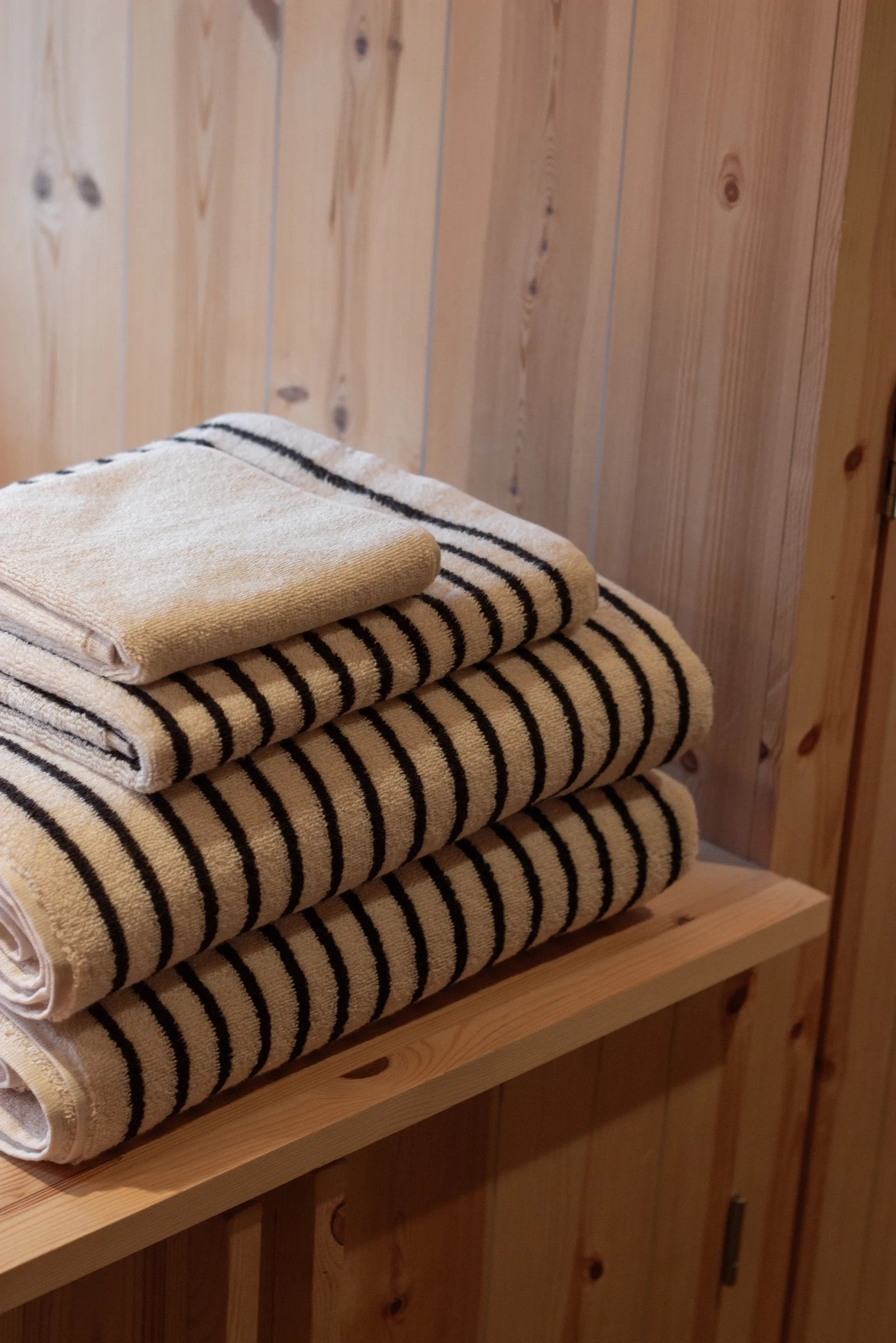 드리프트 바스 타월 100x150 cm 2개 세트 - 화이트-블랙 Scandi Living | 스칸디리빙