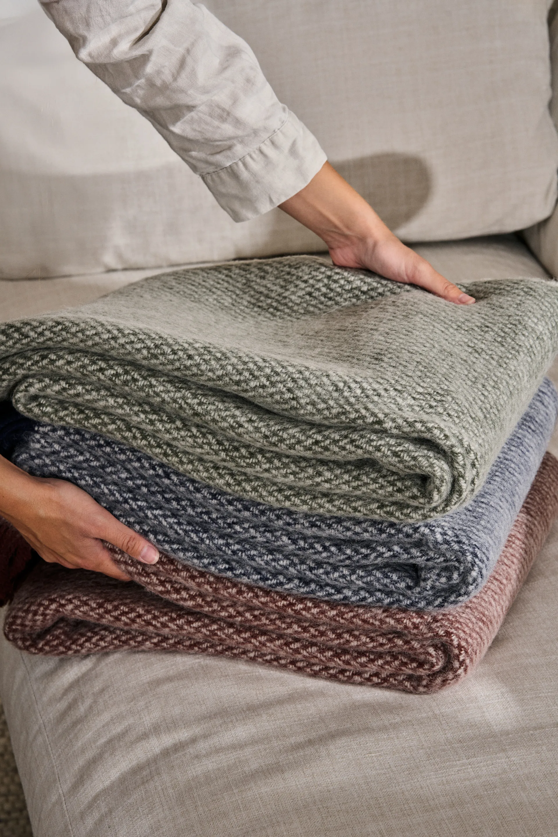 샌드스톤 울 스로우 130x180 cm, Khaki green Scandi Living | 스칸디리빙