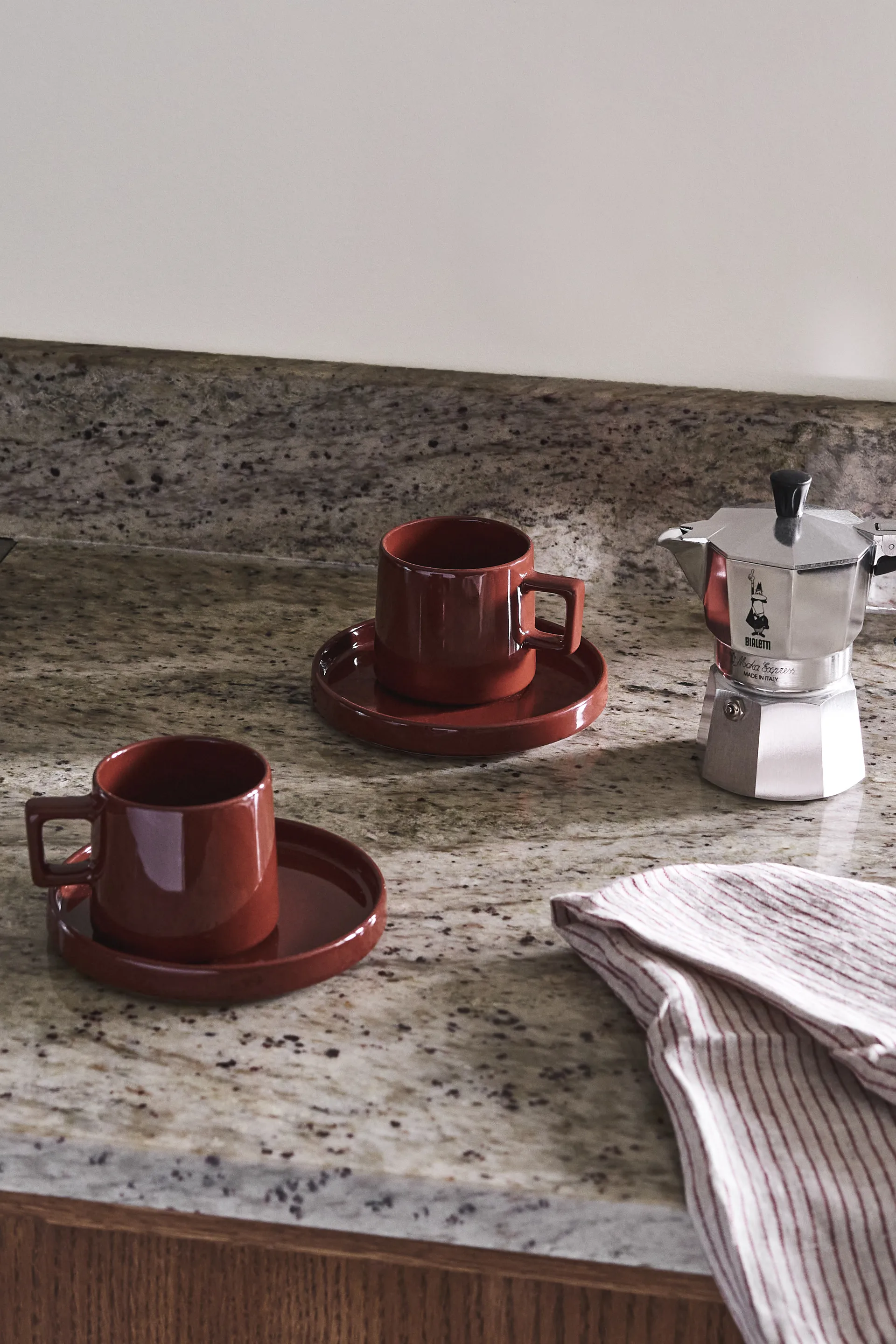 테이퍼 플레이트 14 cm, Red Scandi Living | 스칸디리빙