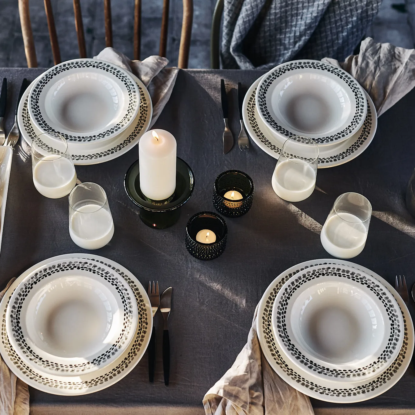 클라페스텐 플레이트 28 cm 4팩, black and white Scandi Living | 스칸디리빙