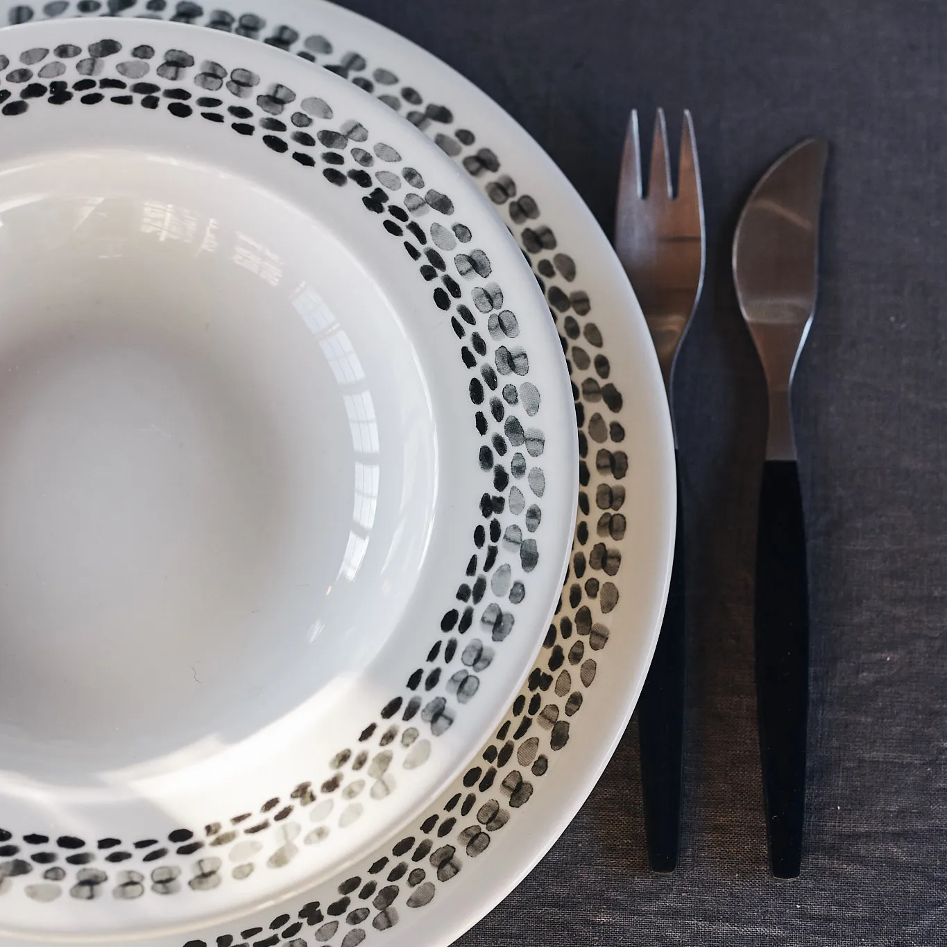 클라페스텐 플레이트 28 cm 4팩, black and white Scandi Living | 스칸디리빙