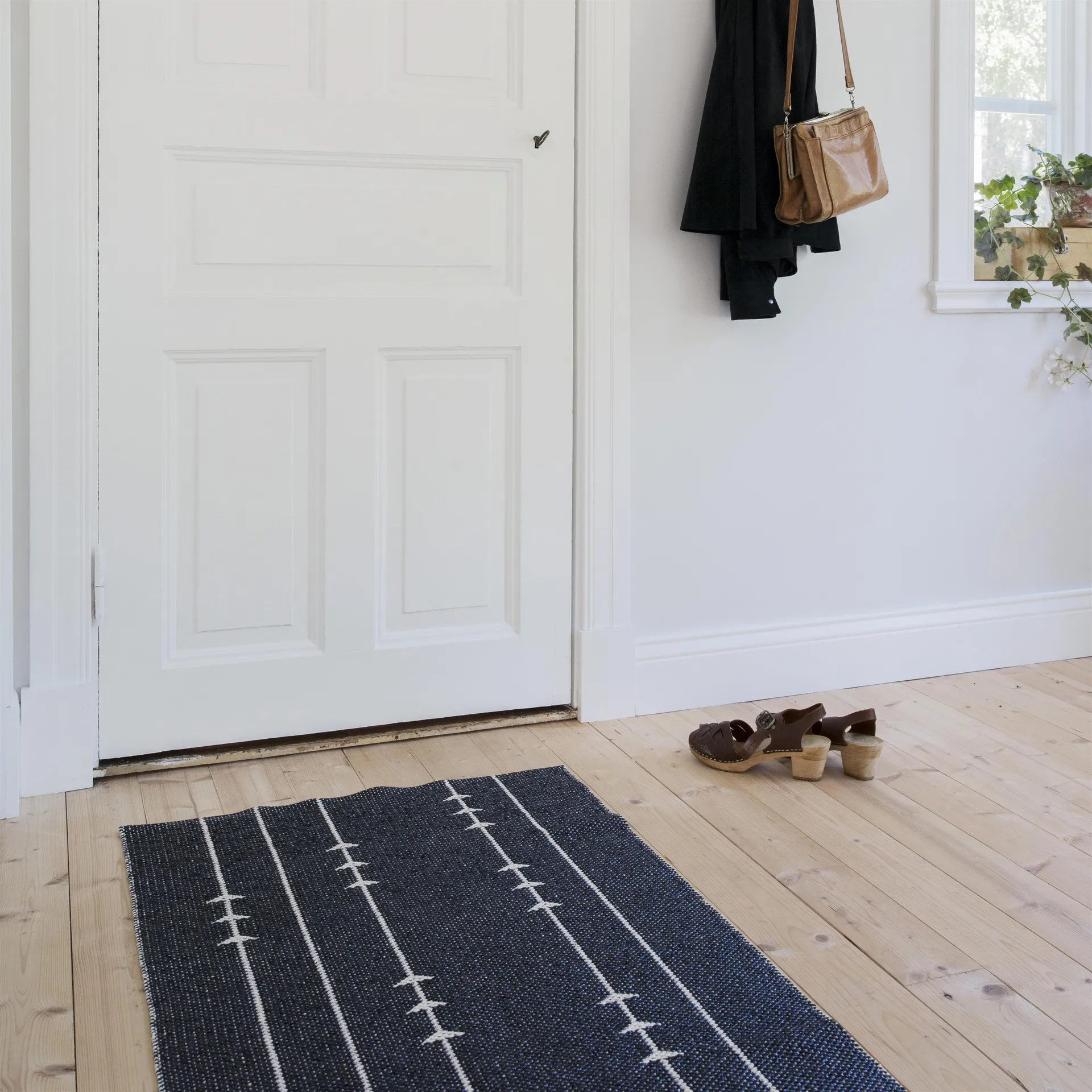 퍼 PVC 러그 누드 블랙, 70x150 cm Scandi Living | 스칸디리빙