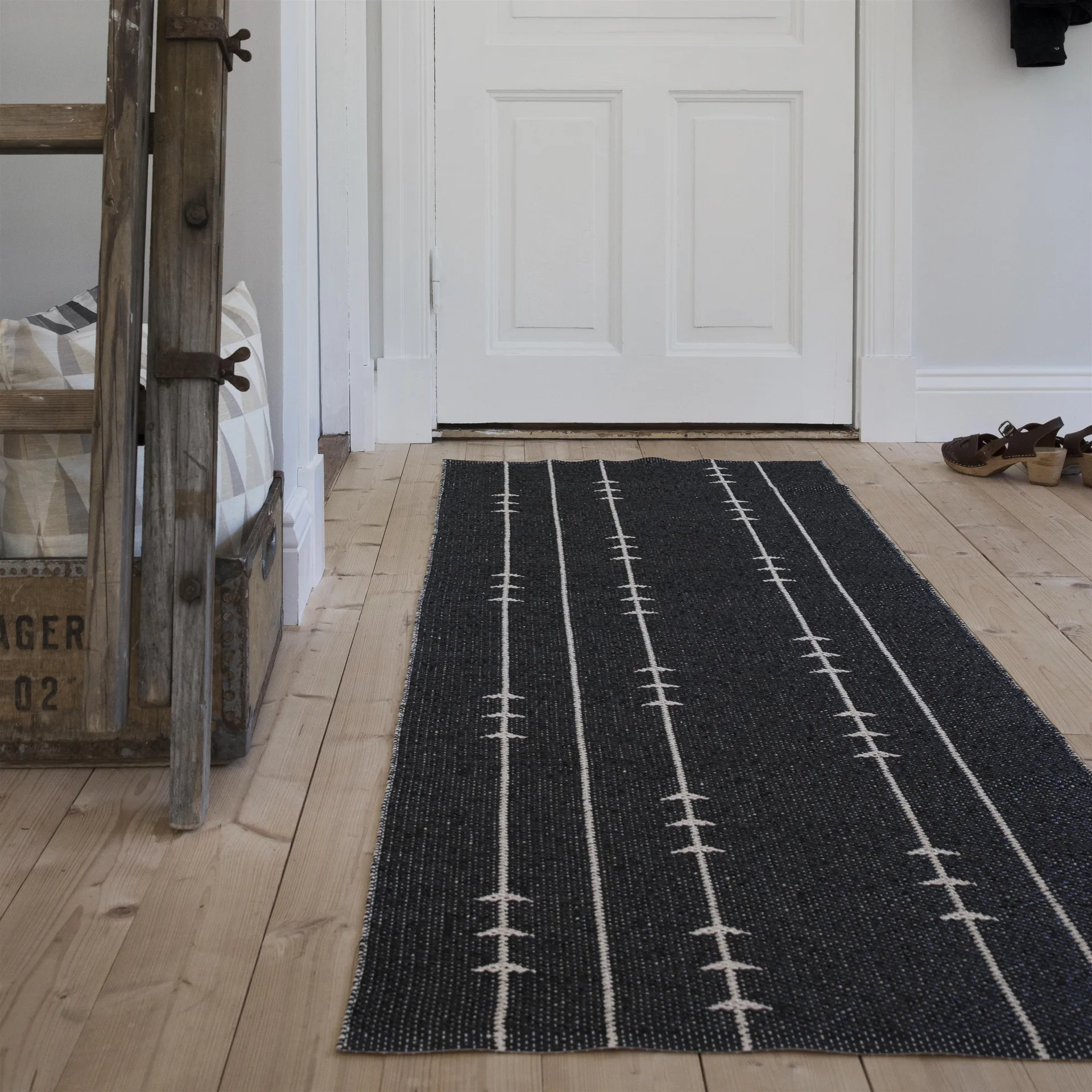 퍼 PVC 러그 누드 블랙, 70x150 cm Scandi Living | 스칸디리빙