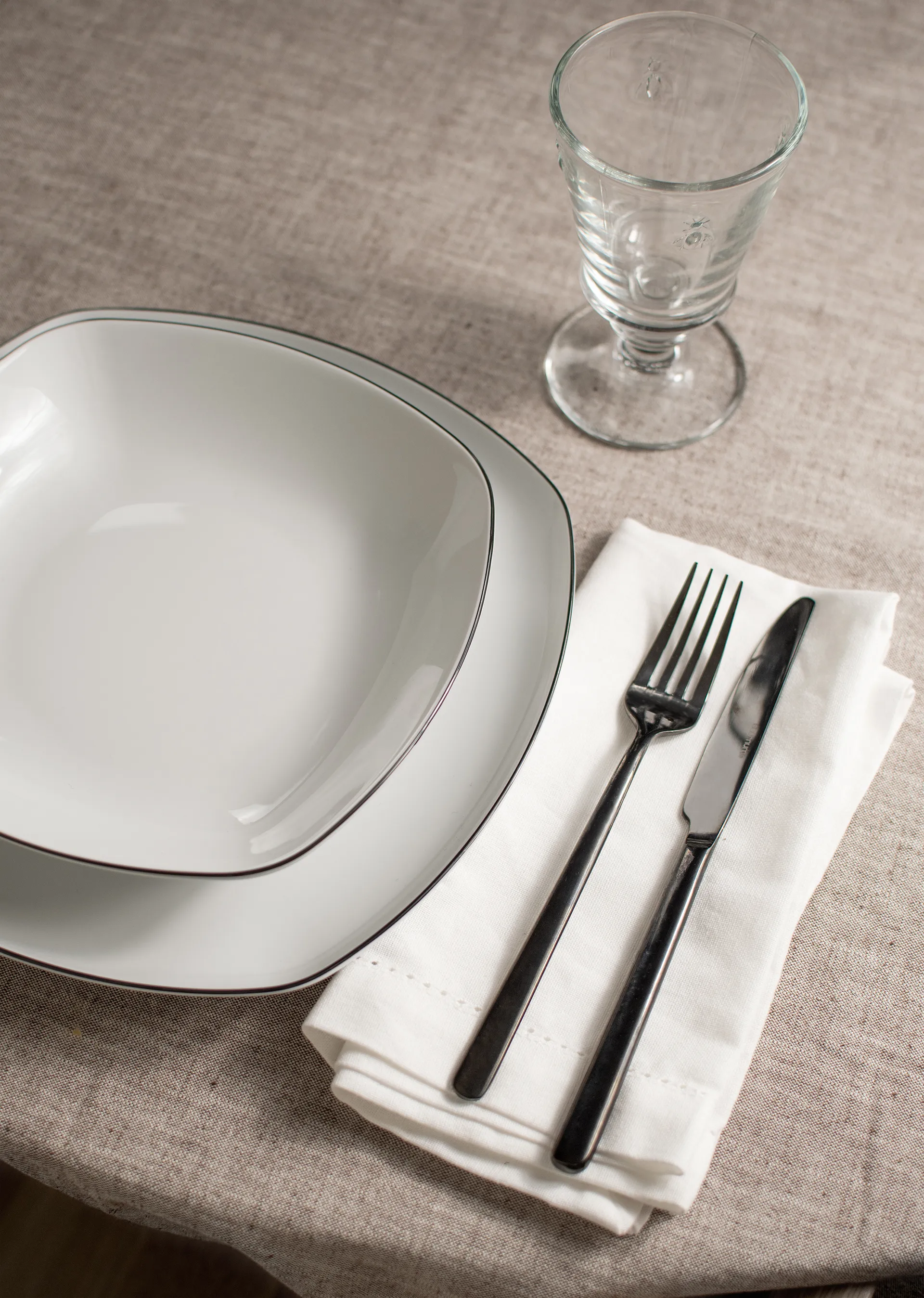 리도 블랙 라인 서비스 세트 정사각 12개 세트, White with black edge Seltmann Weiden | 셀트만바이덴