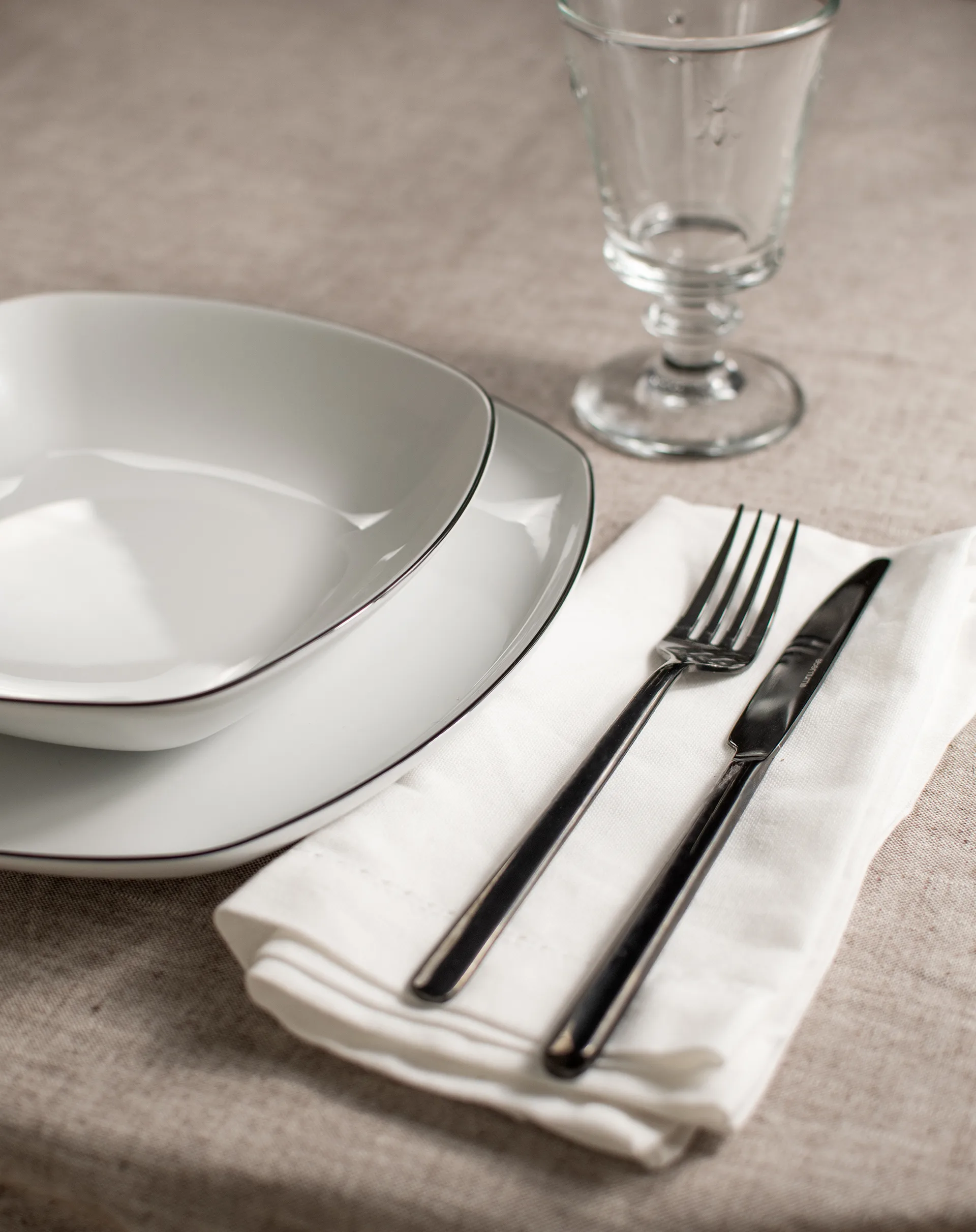 리도 블랙 라인 서비스 세트 정사각 12개 세트, White with black edge Seltmann Weiden | 셀트만바이덴