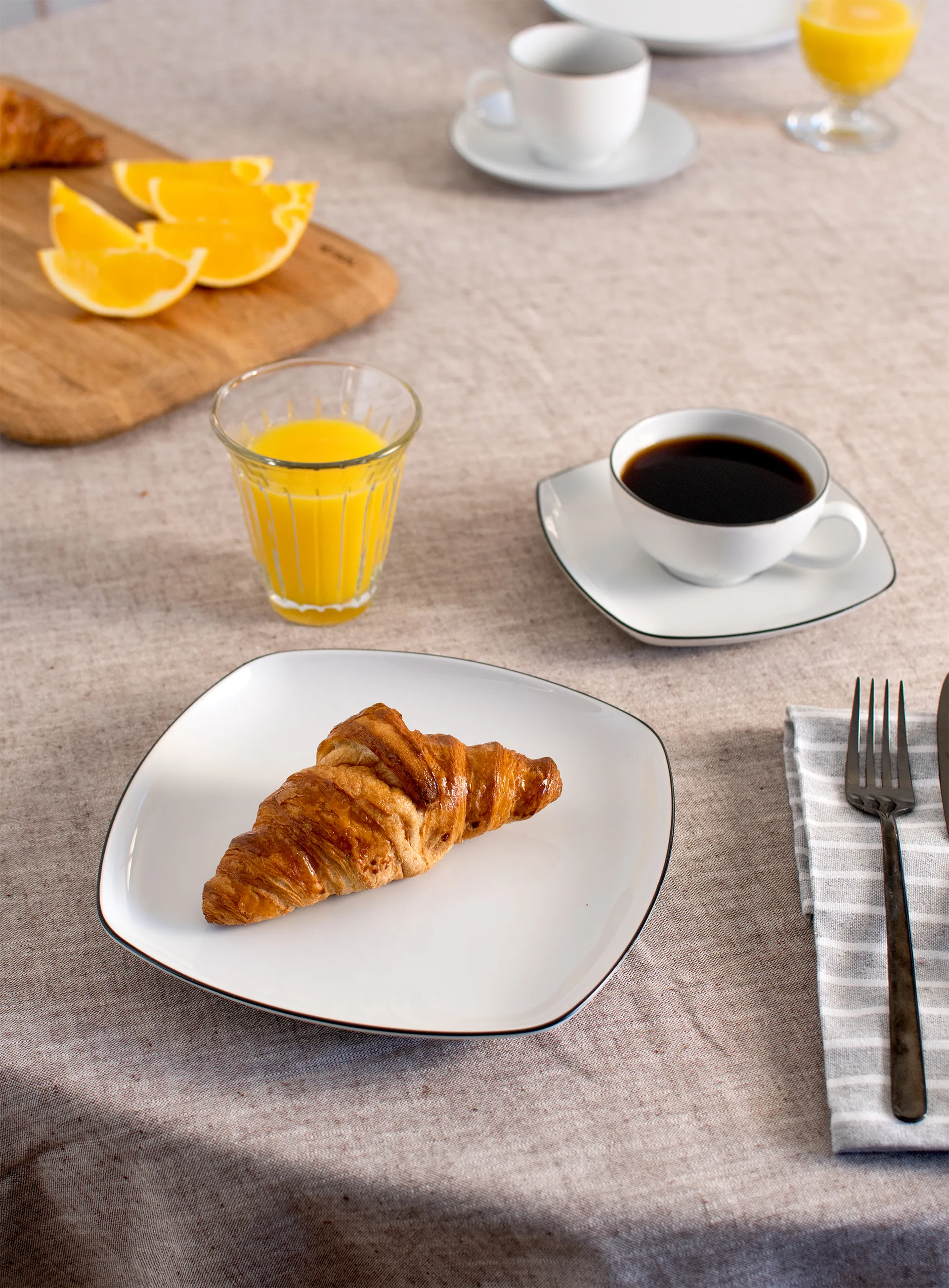 리도 블랙 라인즈 티 서비스 정사각 18개 세트, White with black edge Seltmann Weiden | 셀트만바이덴