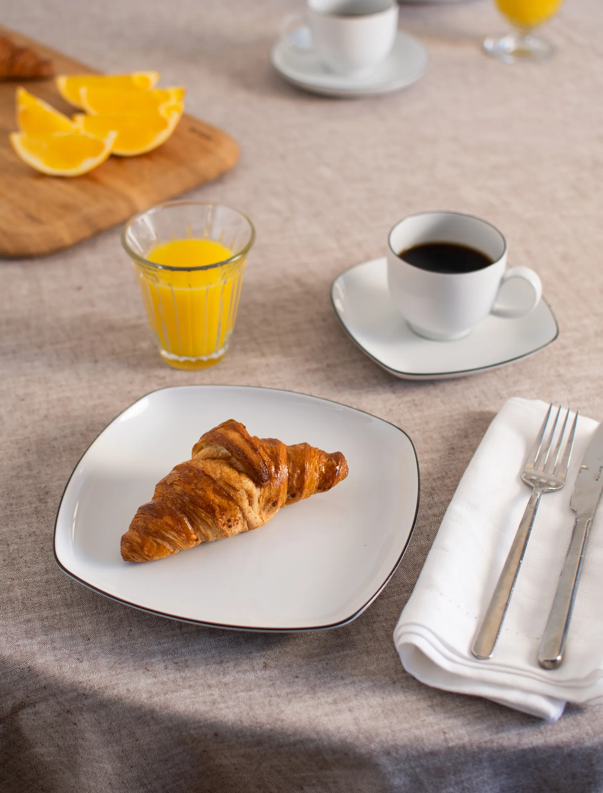 리도 블랙 라인즈 커피 서비스 정사각 18개 세트, White with black edge Seltmann Weiden | 셀트만바이덴