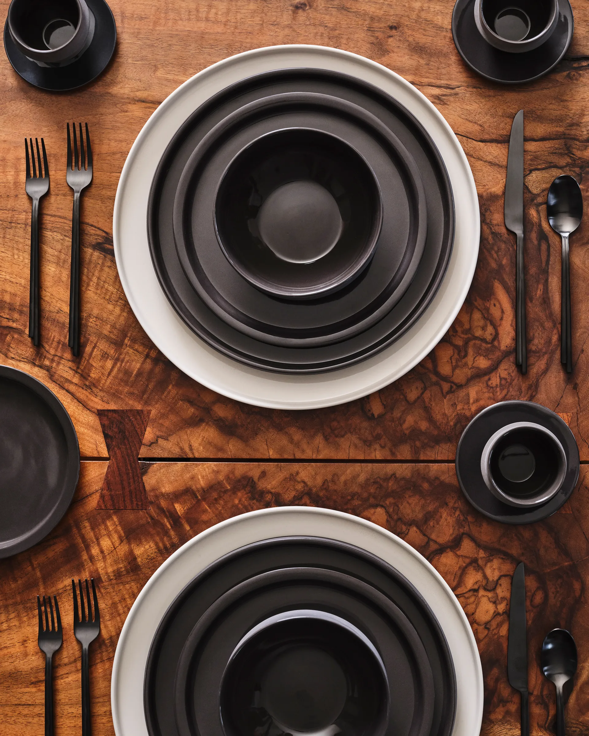 Dune 커트러리 24개 세트 선물 상자 포장, Black Serax | 세락스