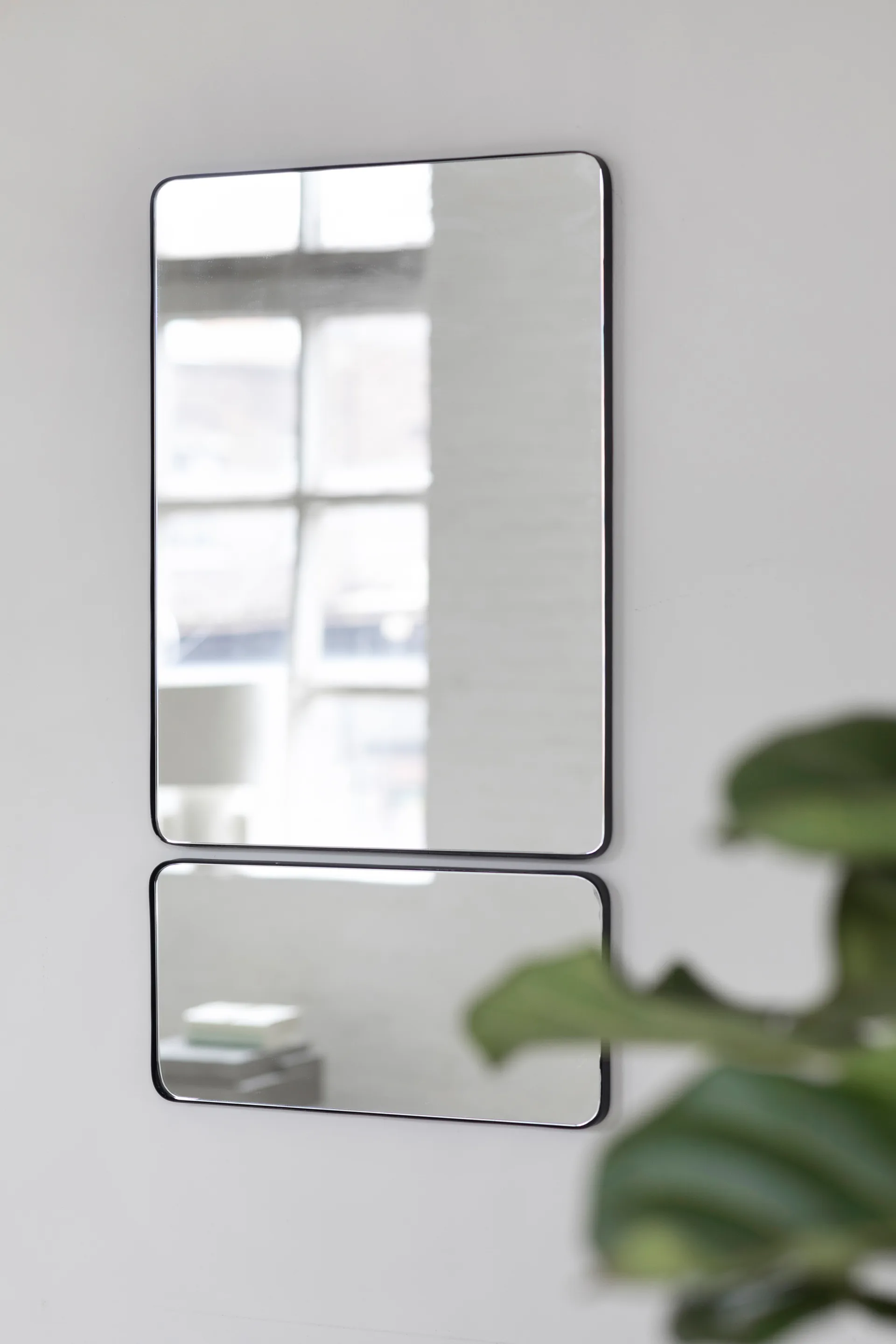 세락스 거울 F 40x55 cm, Black Serax | 세락스