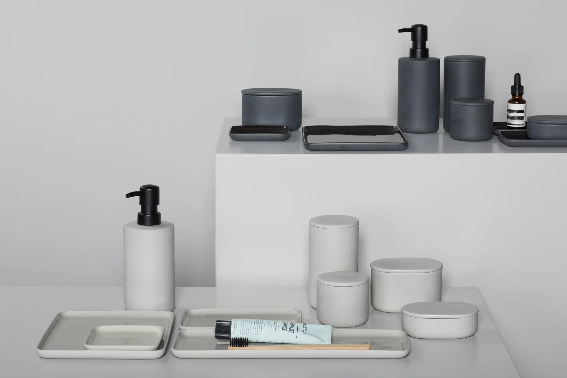 코제 트레이 직사각 M 16.2x19.2 cm, Dark grey Serax | 세락스