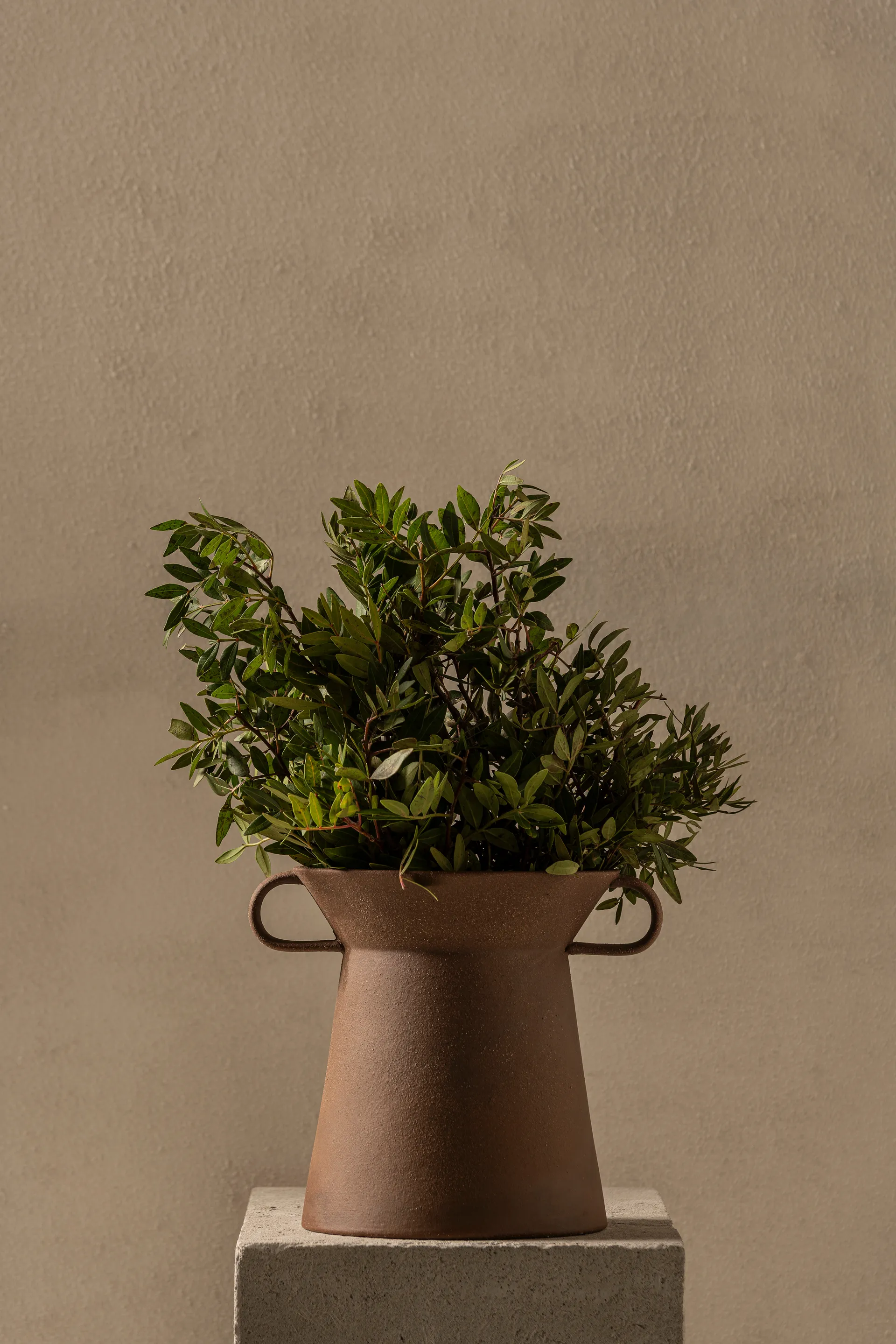 Urban 03 화병 L 21 cm, Red-brown Serax | 세락스