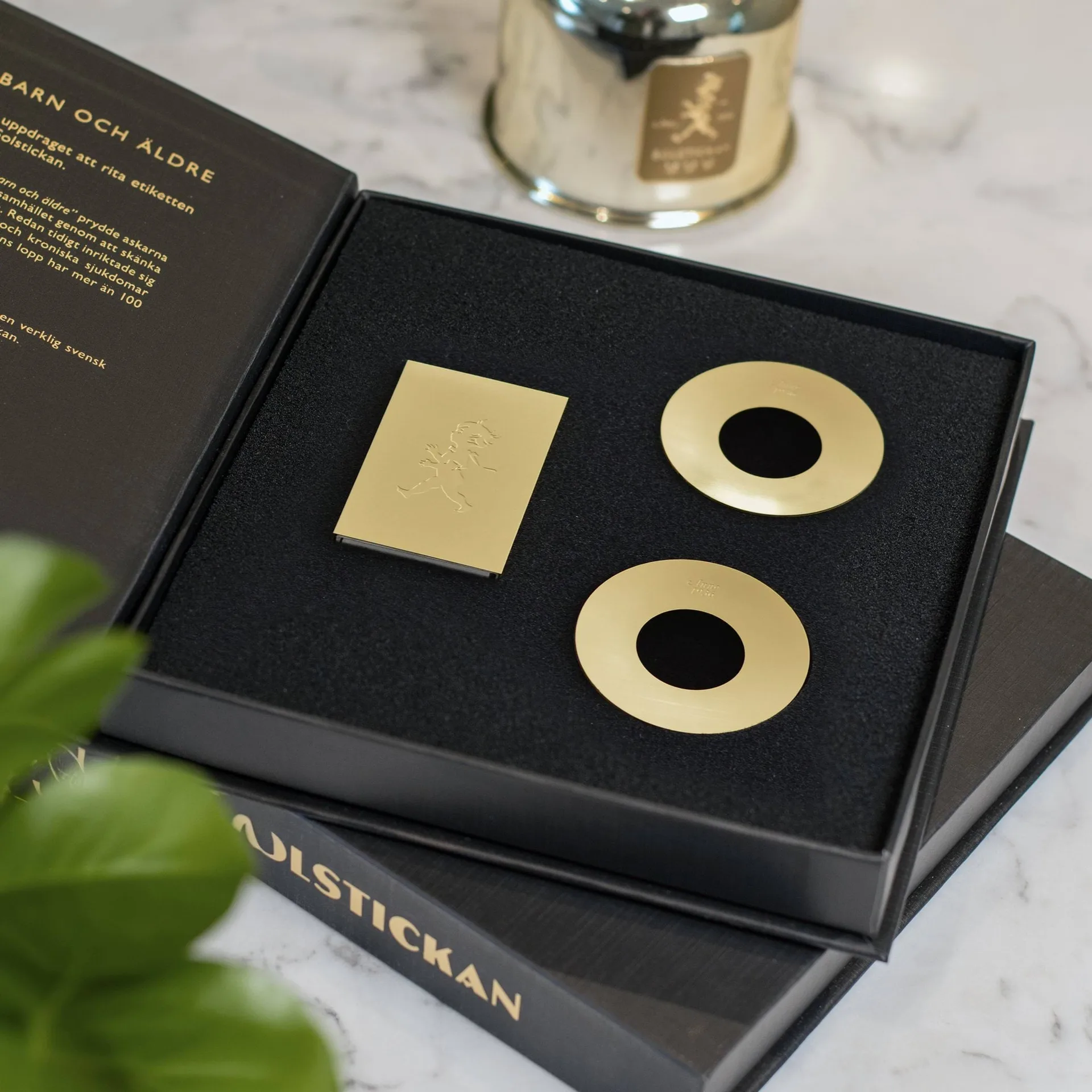 Solstickan 기념 박스, 성냥갑 1개, 촛불받침 2개, 황동 Solstickan Design | 솔스티칸 디자인