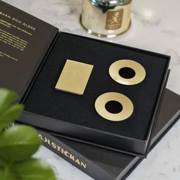 Solstickan 기념 박스 - 성냥갑 1개, 촛불받침 2개, 황동 - Solstickan Design | 솔스티칸 디자인