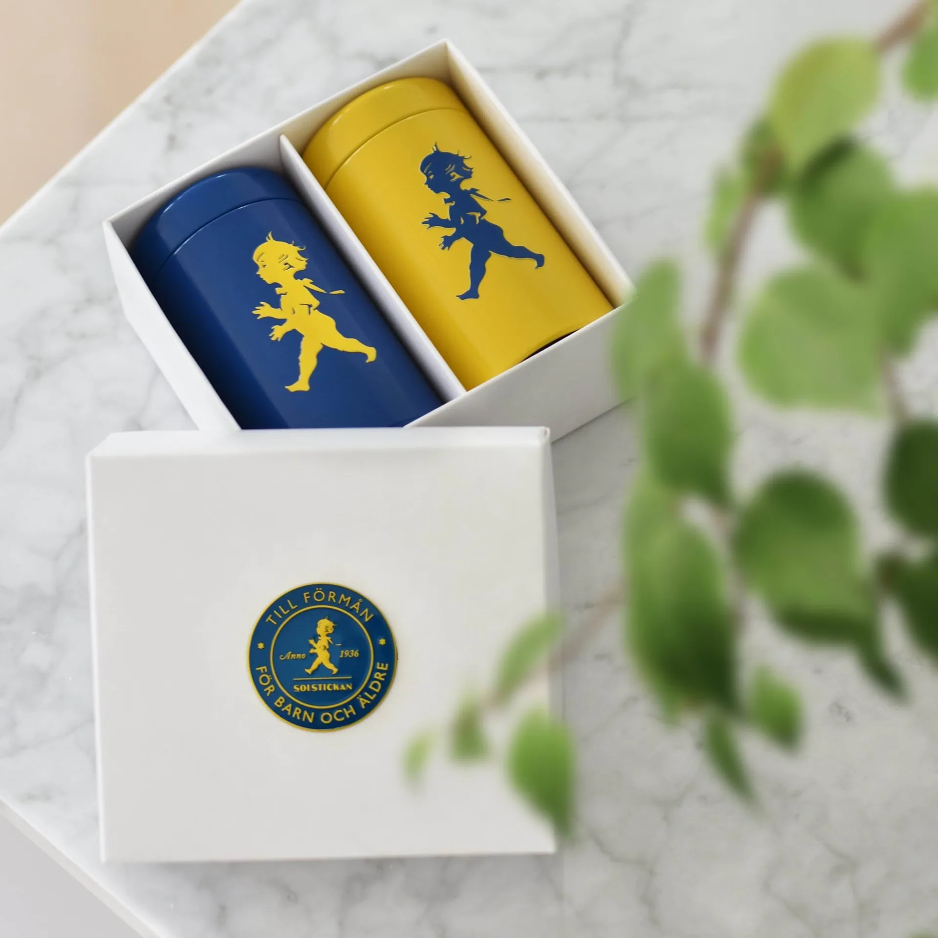 Solstickan 성냥 튜브 2개 선물 포장, Yellow, blue Solstickan Design | 솔스티칸 디자인