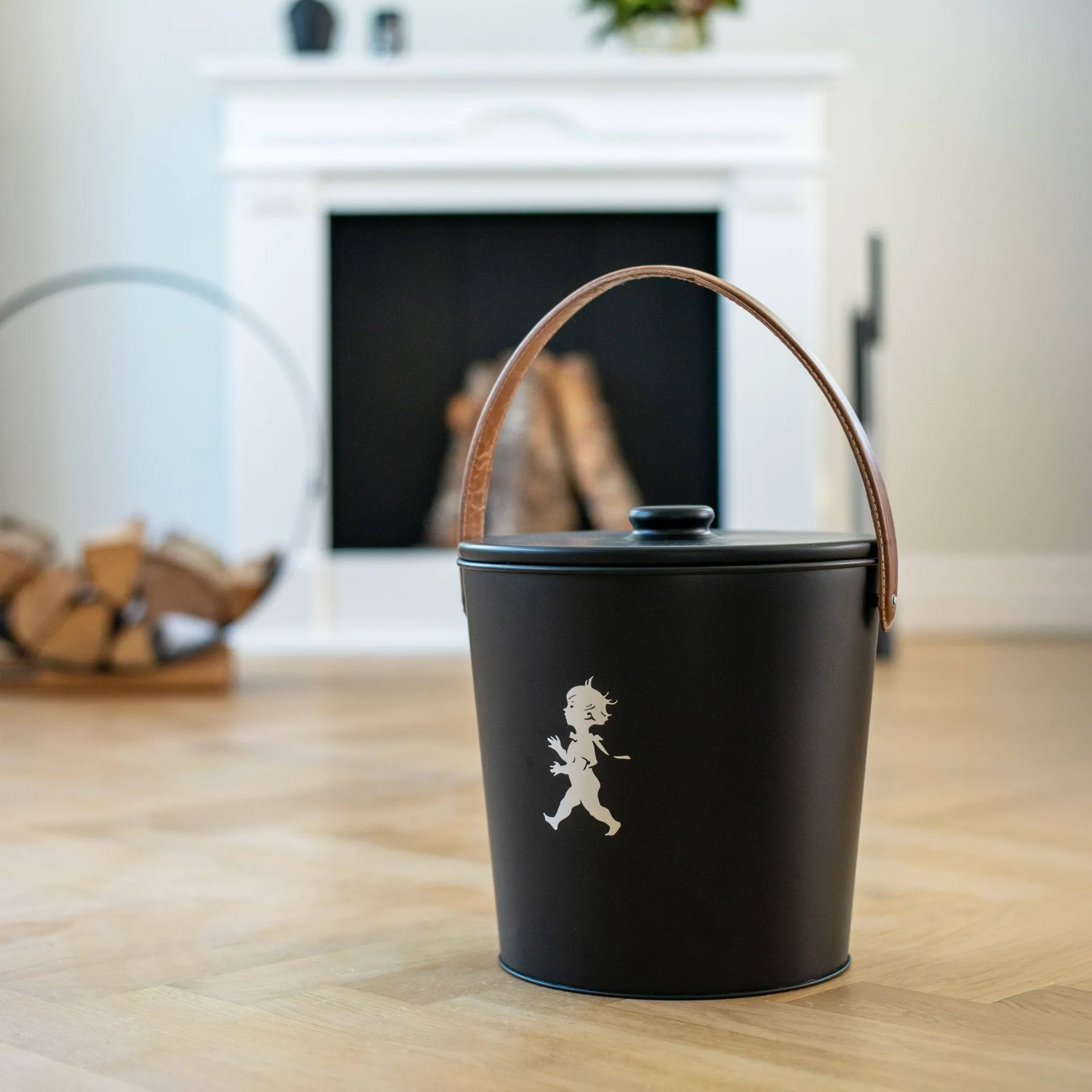 Solstickan 재 털통, Black Solstickan Design | 솔스티칸 디자인