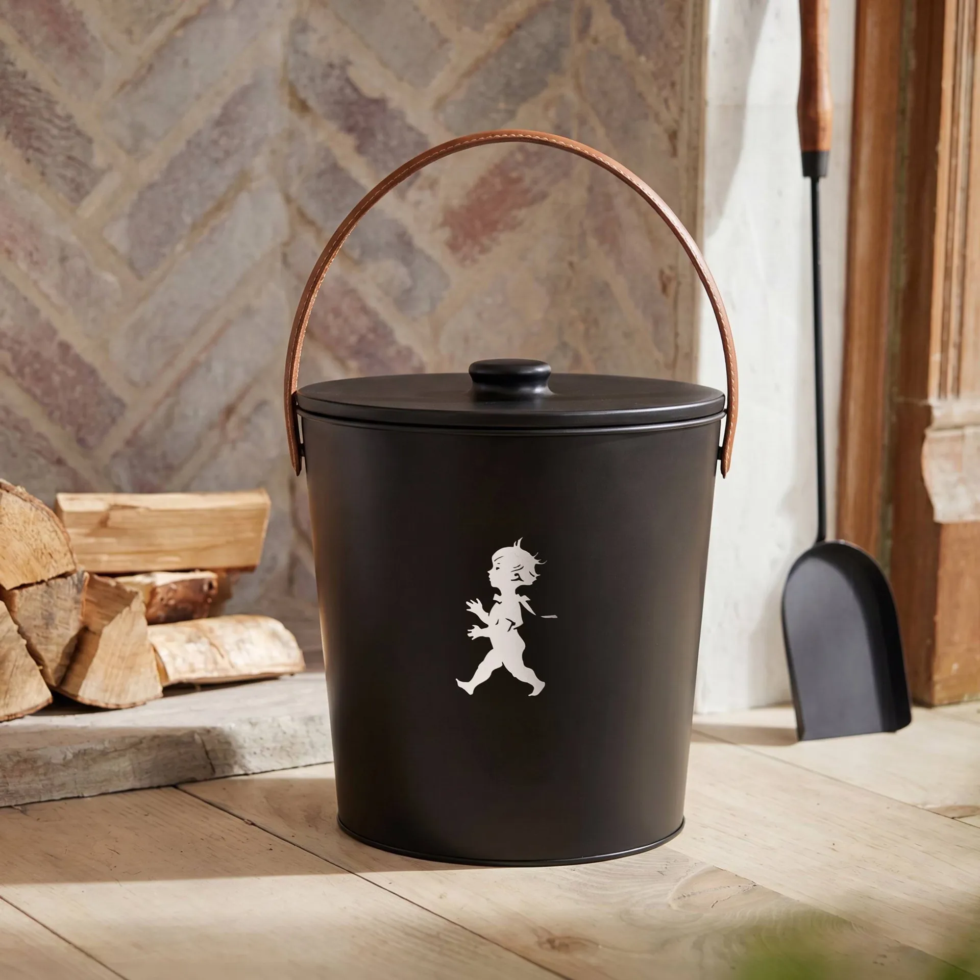 Solstickan 재 털통, Black Solstickan Design | 솔스티칸 디자인