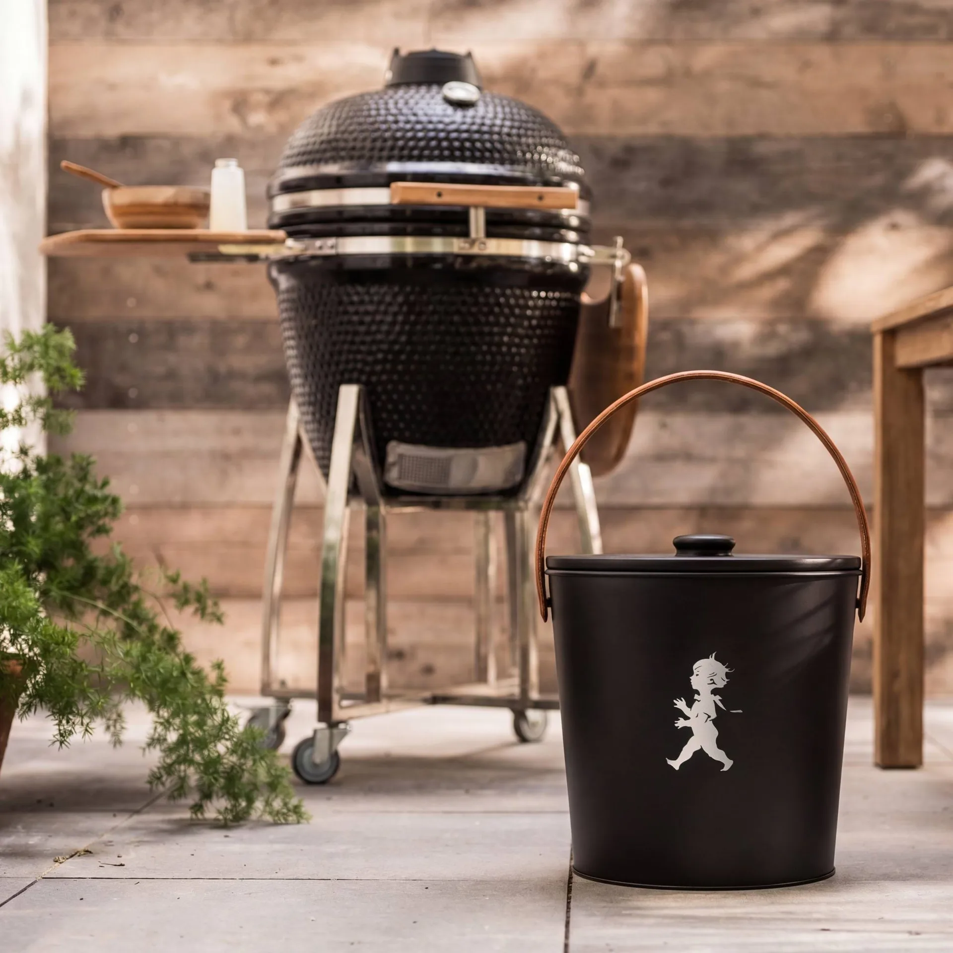 Solstickan 재 털통, Black Solstickan Design | 솔스티칸 디자인