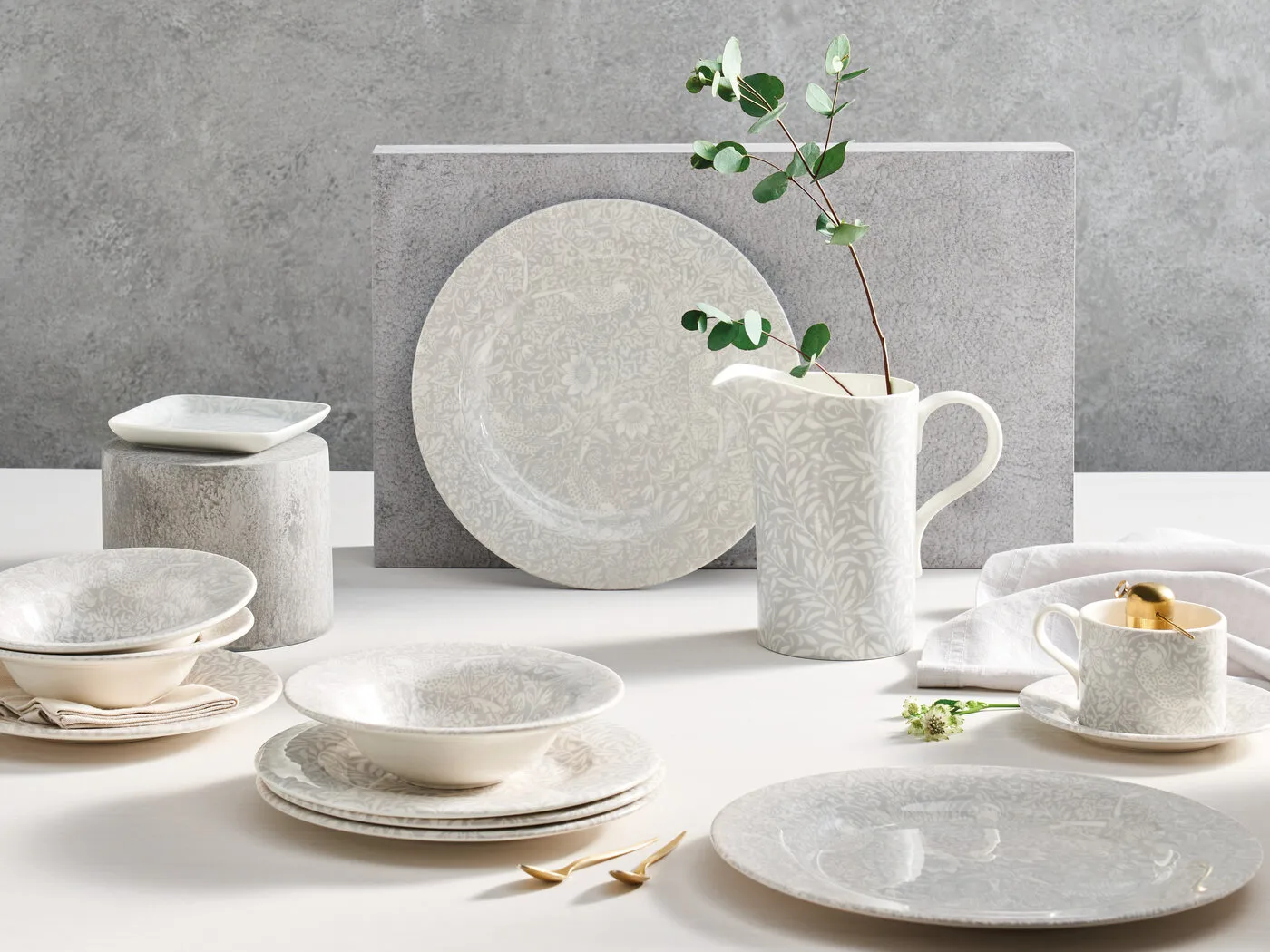 스트로베리 시프 접시 Ø28 cm, Grey Spode | 스포드