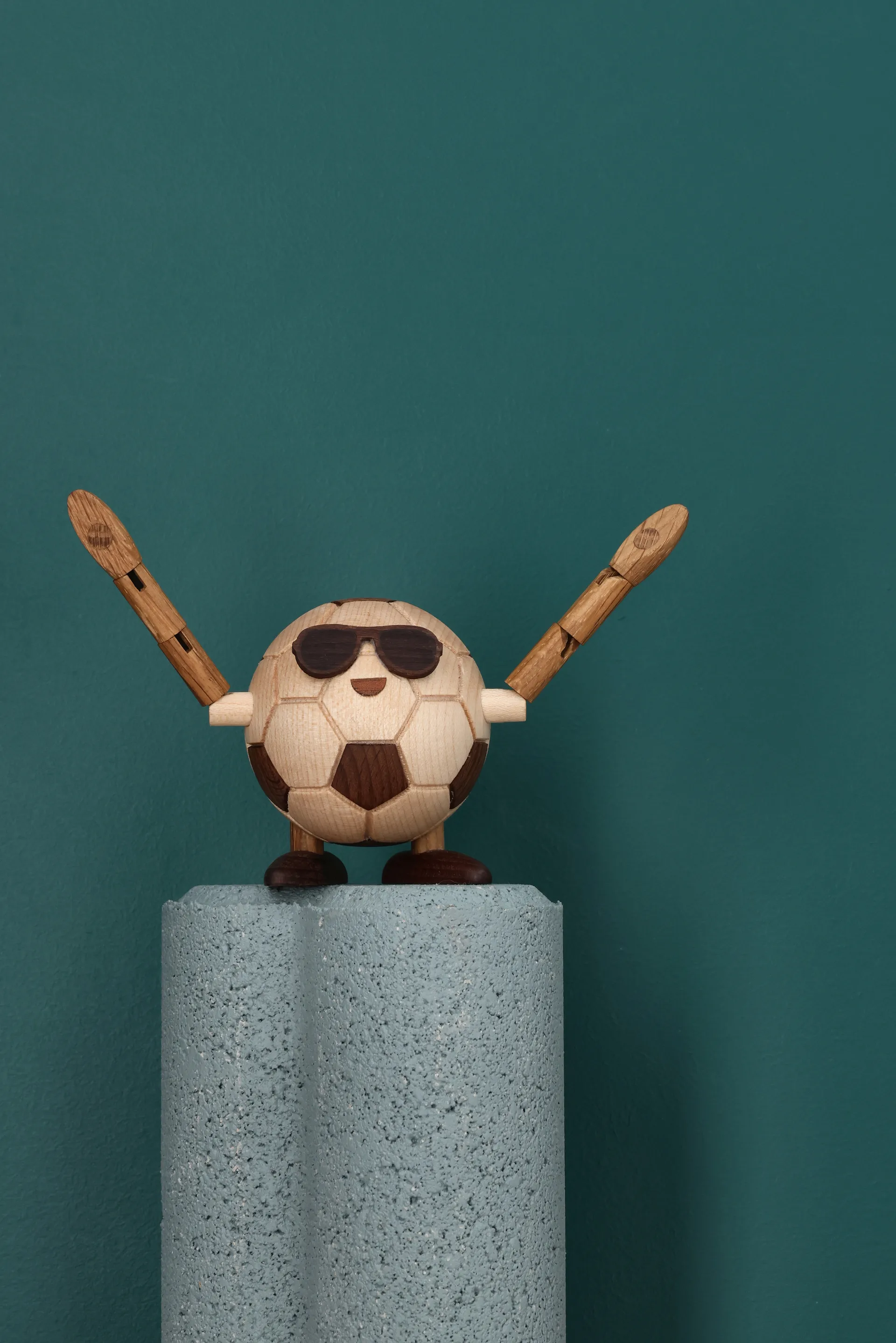 빌리 볼 풋볼 피규어, Beige, 8x6.5x6.7 cm Spring Copenhagen | 스프링 코펜하겐
