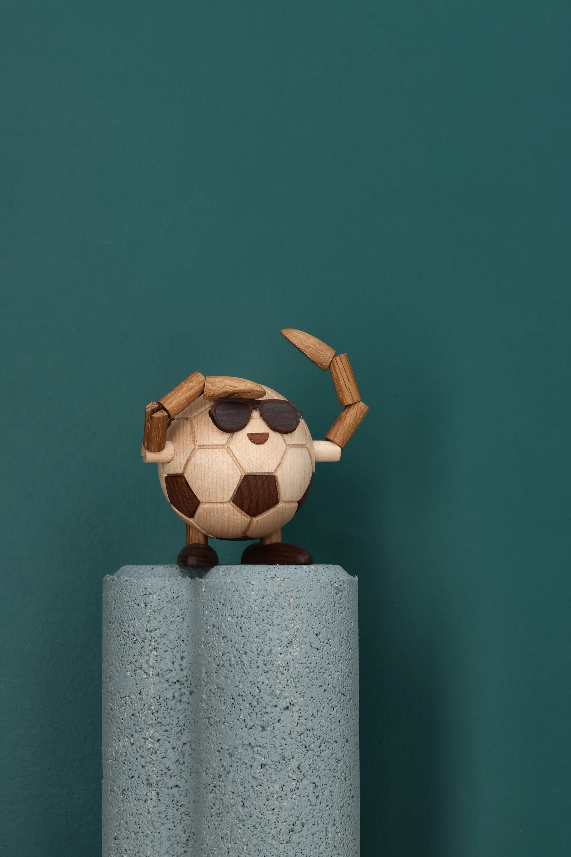 빌리 볼 풋볼 피규어, Beige, 8x6.5x6.7 cm Spring Copenhagen | 스프링 코펜하겐