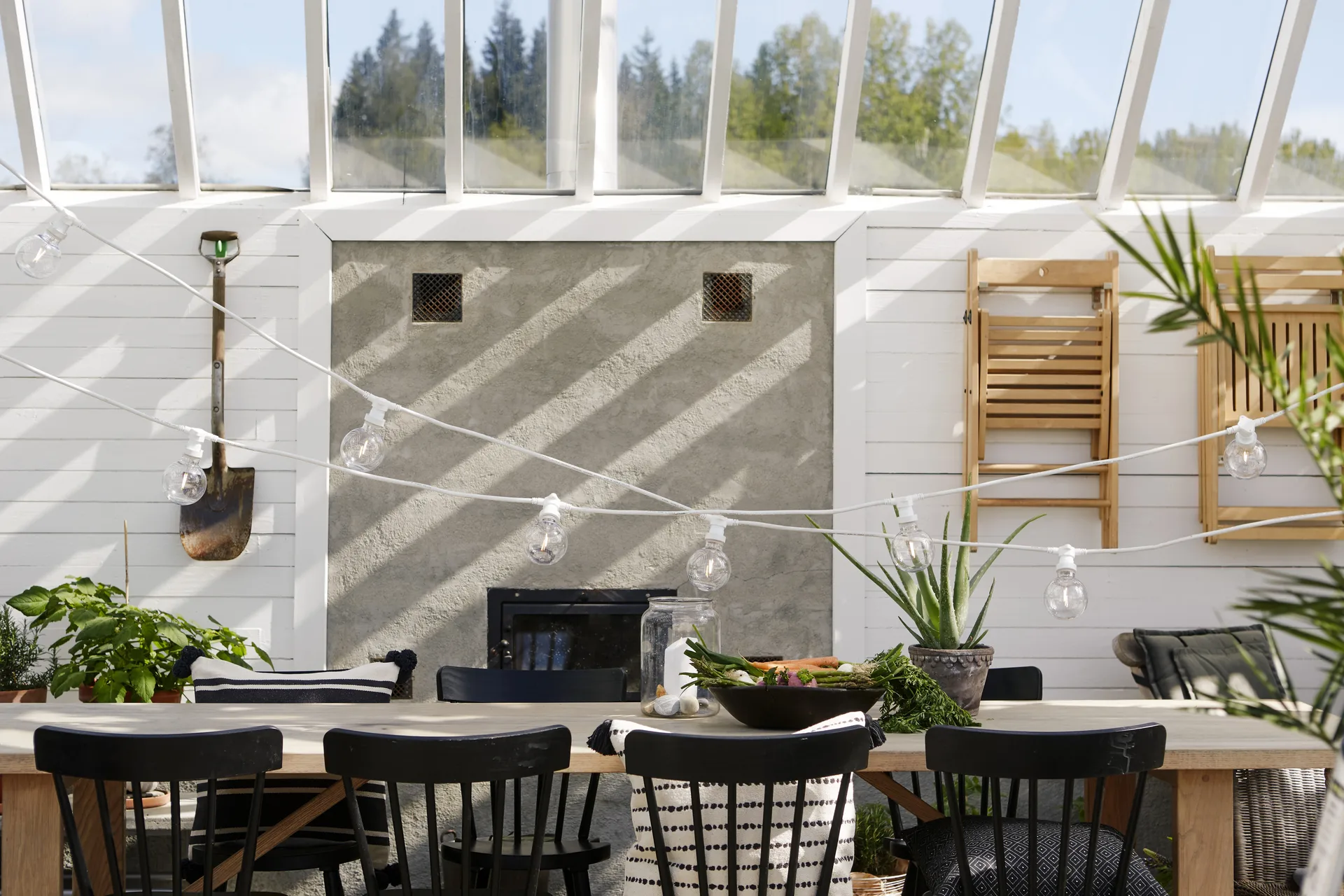 스타 트레이딩 전구 E27 G95 실외용, Warm white, 100lm Star Trading | 스타트레이딩