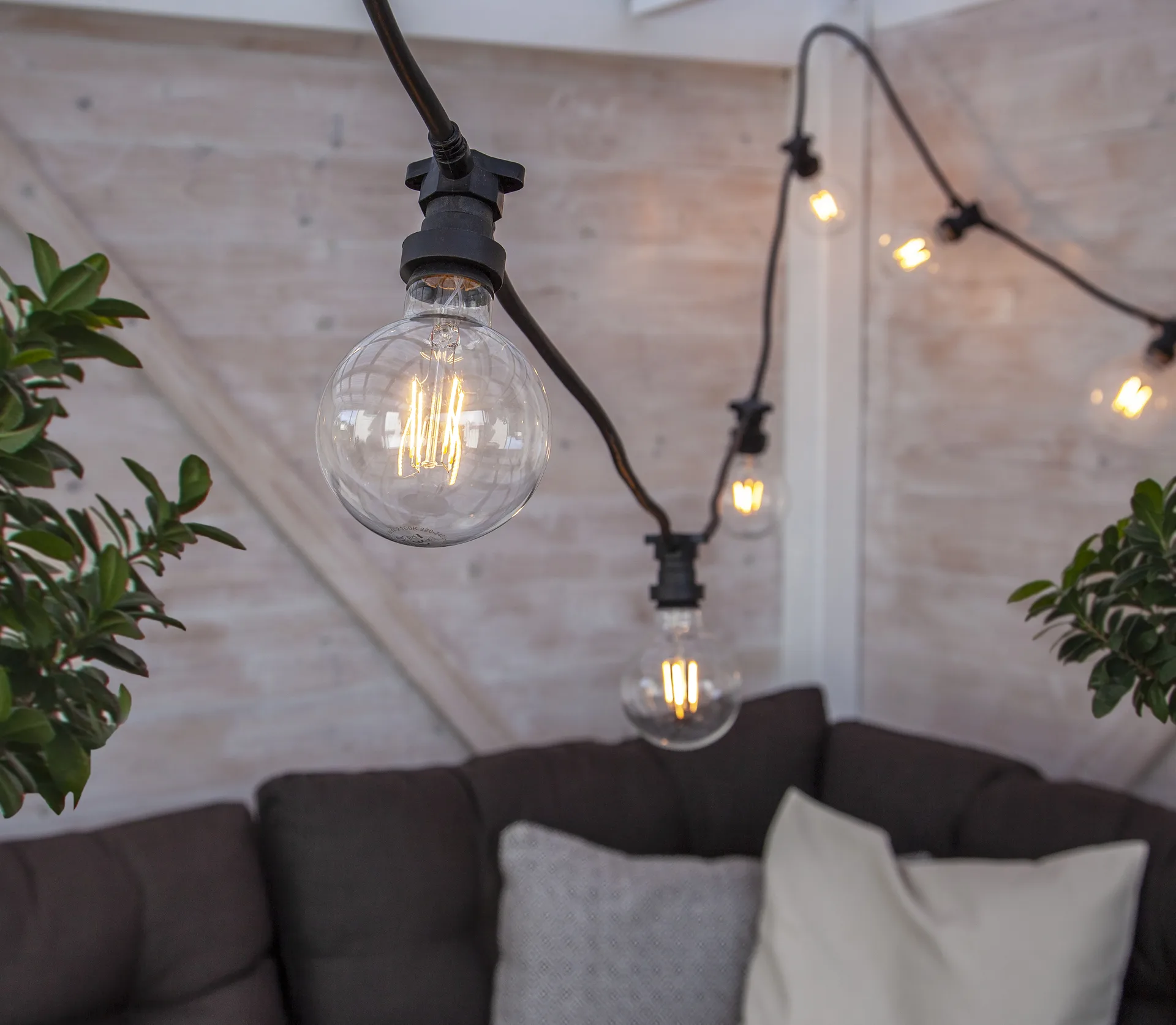 스타 트레이딩 전구 E27 G95 실외용, Warm white, 70lm Star Trading | 스타트레이딩