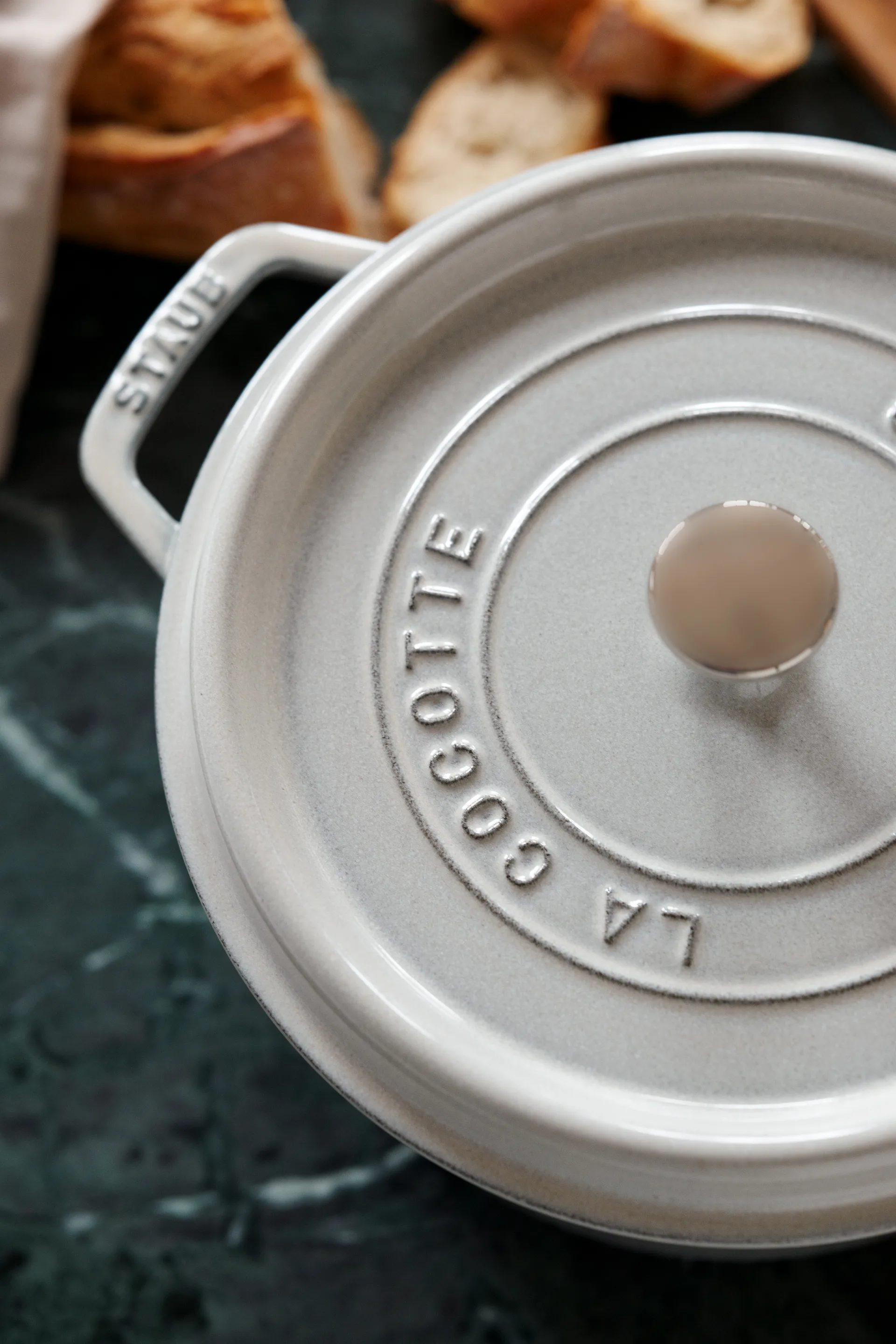 꼬꼬떼 화이트 트러플, 28cm (6.7L) STAUB | 스타우브