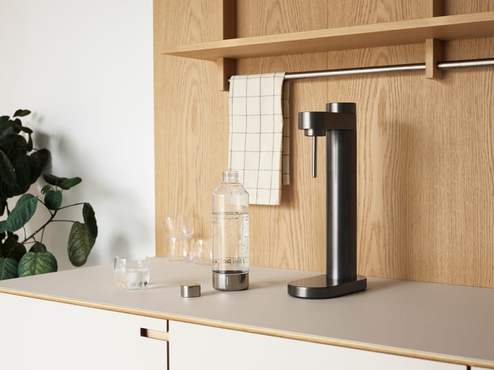 브루스 카보네이터, Black metallic Stelton | 스텔톤