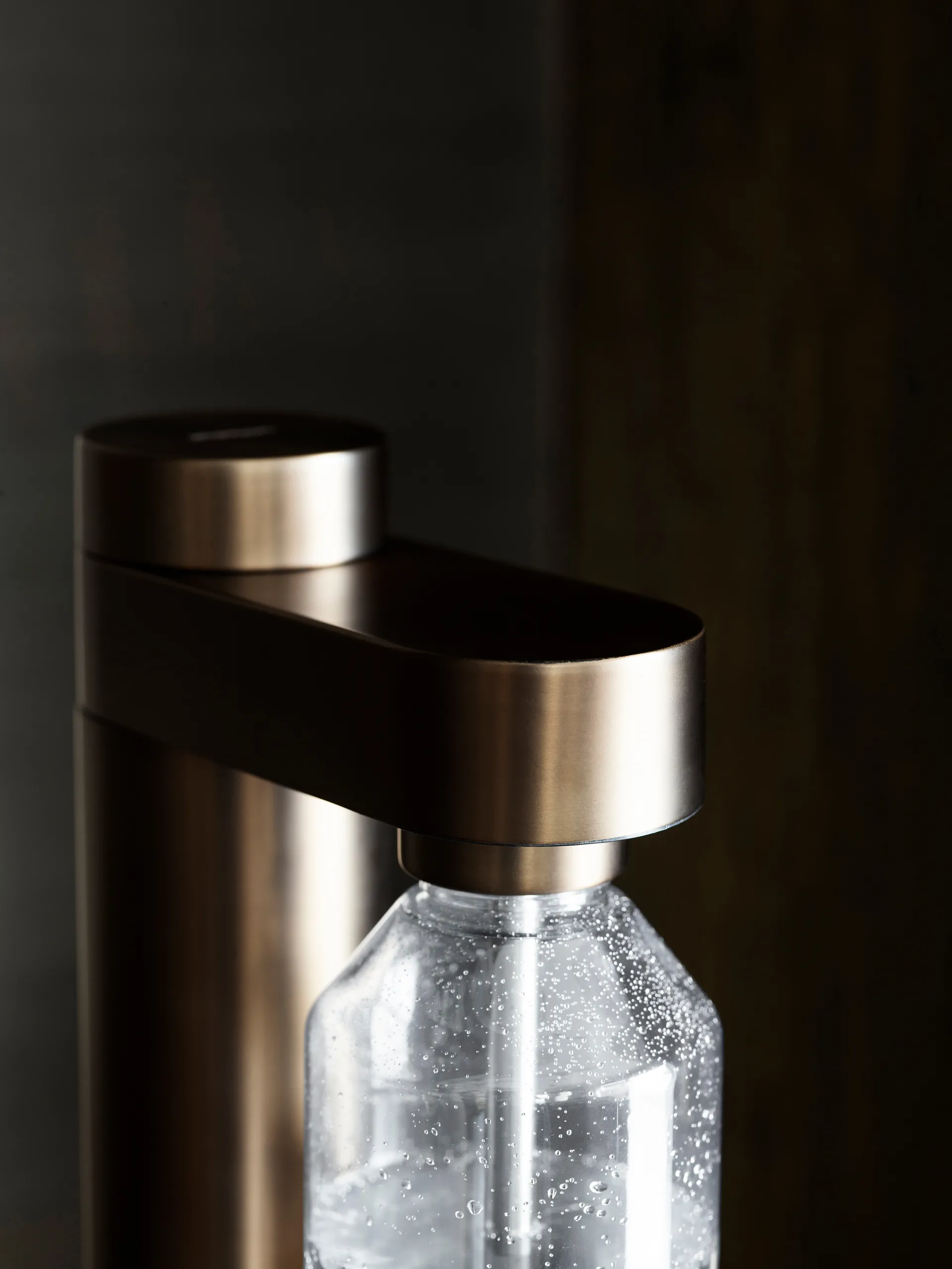 브루스 카보네이터, Dark brown metallic Stelton | 스텔톤