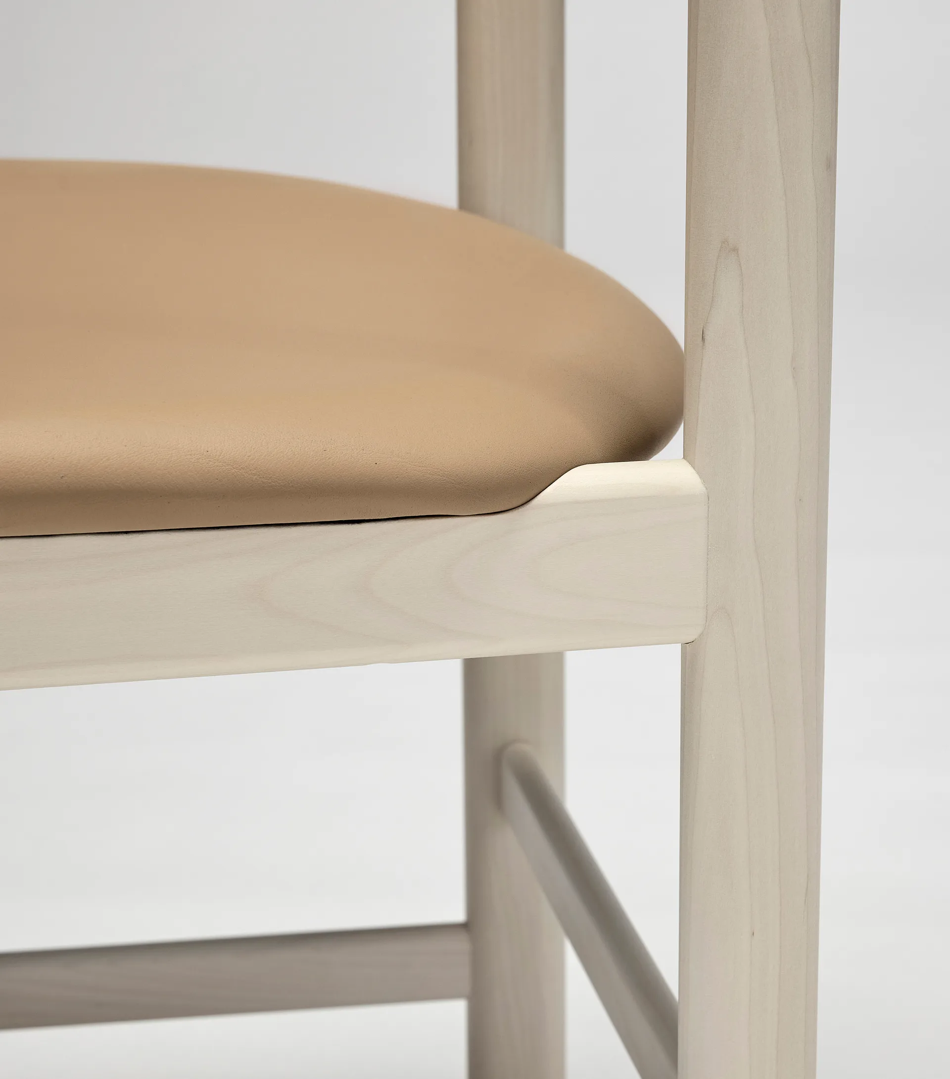 팔 체어, Birch light matte lacquer-Elmosoft 22030 Stolab | 스톨랩