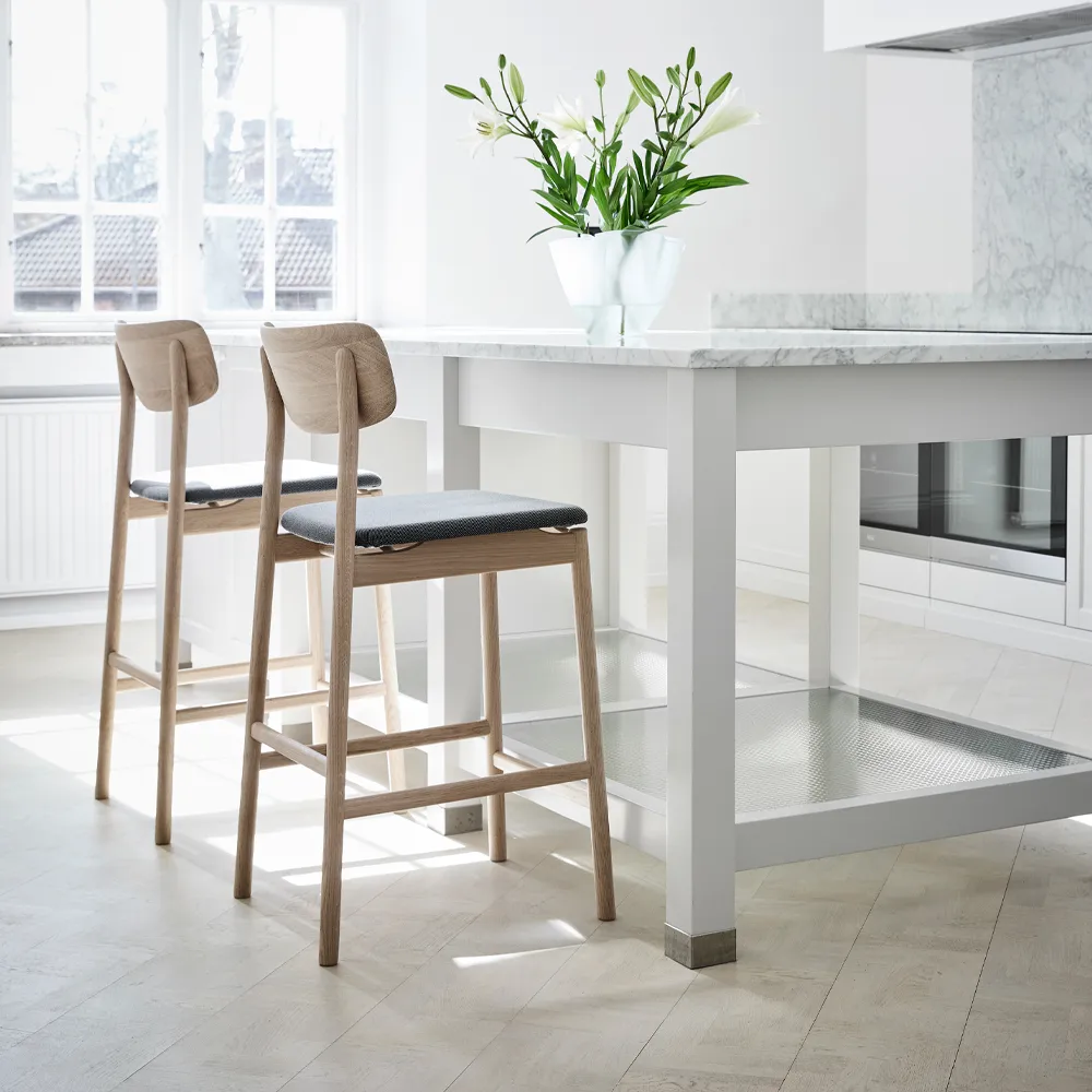 프리마 비스타 바 스툴, Fabric blues 9202 brown/beige. white oil oak stand Stolab | 스톨랩