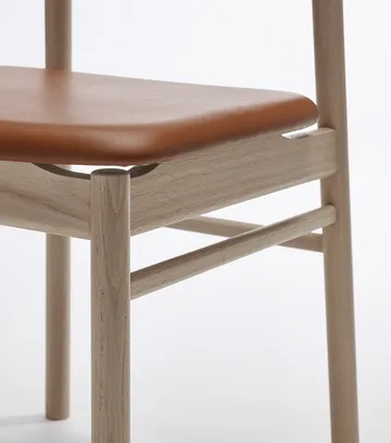 Prima Vista 체어 화이트-오일드 오크 - Leather Elmosoft 43807 cognac - Stolab | 스톨랩