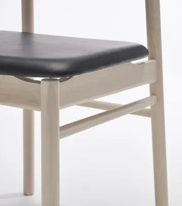 Prima Vista 체어 화이트-오일드 버치 - Leather Elmosoft 99001 black - Stolab | 스톨랩