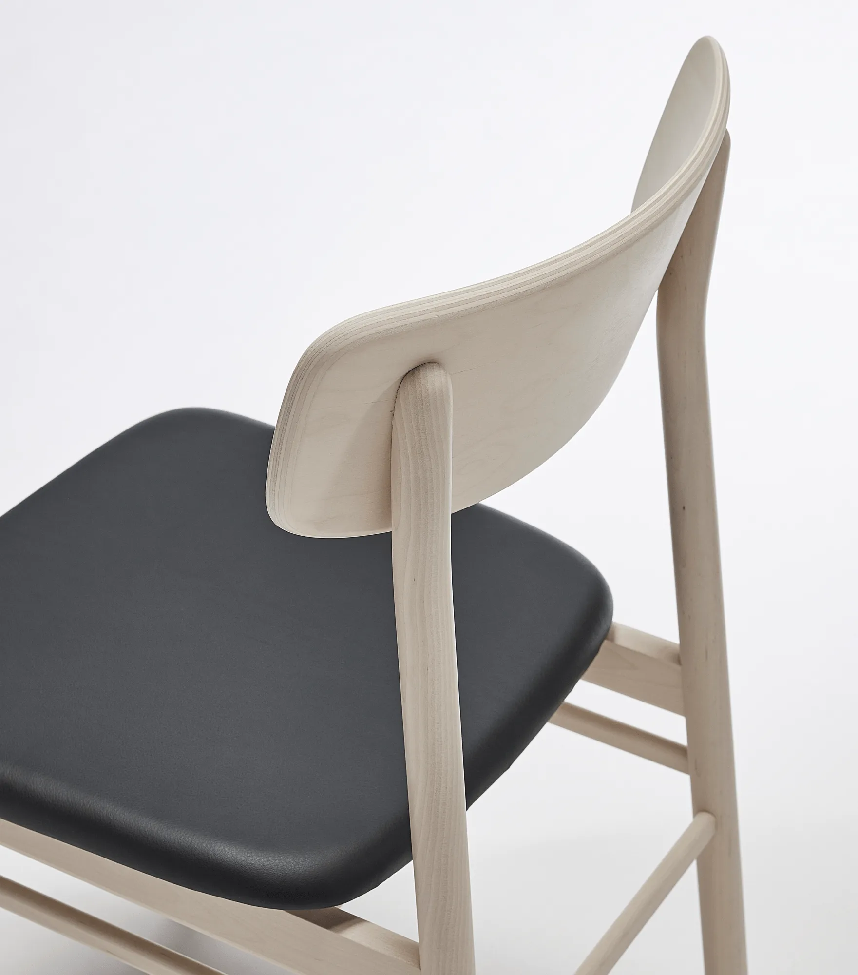 Prima Vista 체어 화이트-오일드 버치, Leather Elmosoft 99001 black Stolab | 스톨랩