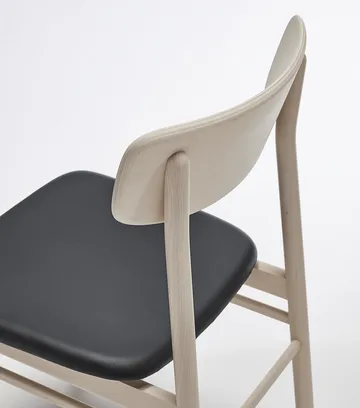 Prima Vista 체어 화이트-오일드 버치 - Leather Elmosoft 99001 black - Stolab | 스톨랩