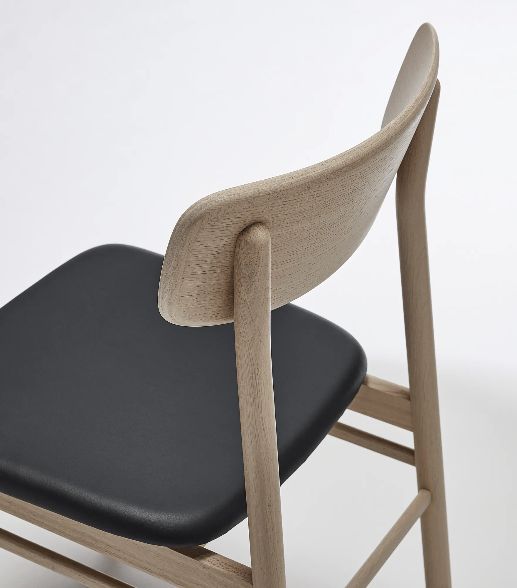 Prima Vista 체어 화이트-오일드 오크, Leather Elmosoft 99001 black Stolab | 스톨랩
