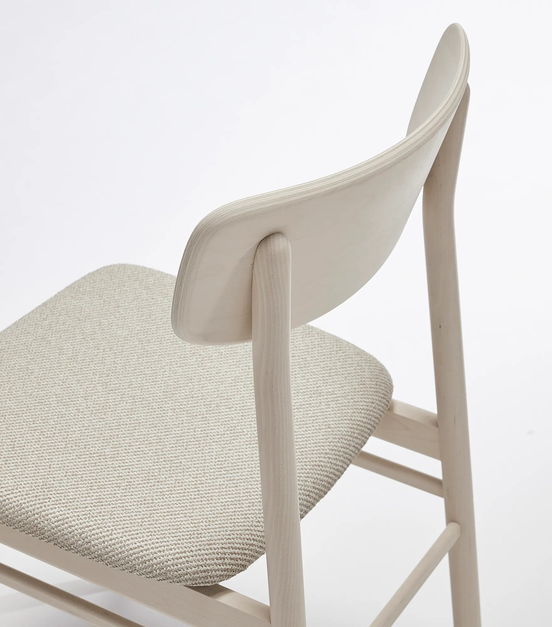 Prima Vista 체어 화이트-오일드 버치, Textile Atto Driftwood V3576/01 grey Stolab | 스톨랩