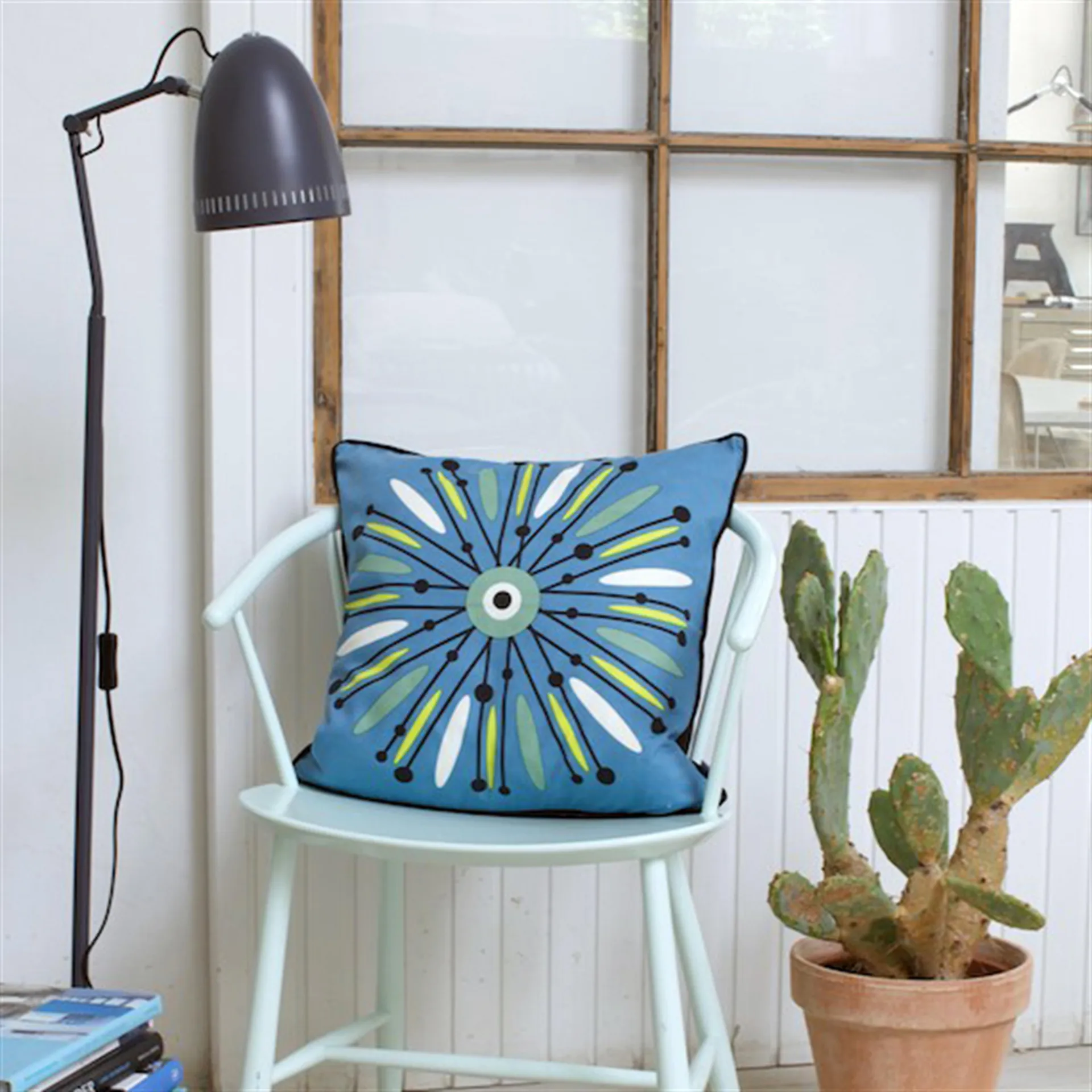 다이나모 플로어 조명, matt almost black Superliving | 수퍼리빙