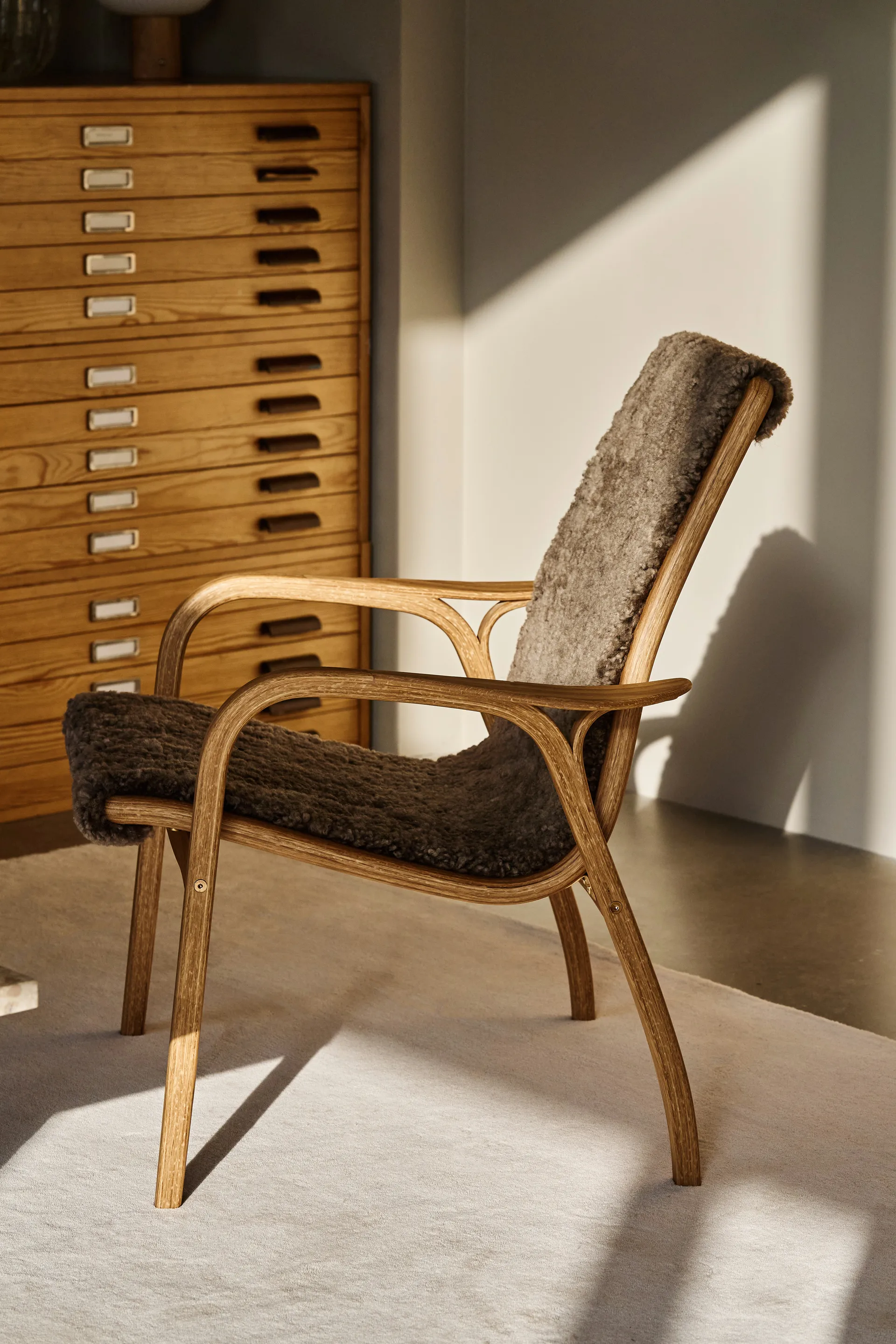 라미넷 암체어 오일드 오크/양피, 사하라-누가 브라운 Swedese | 스웨데제