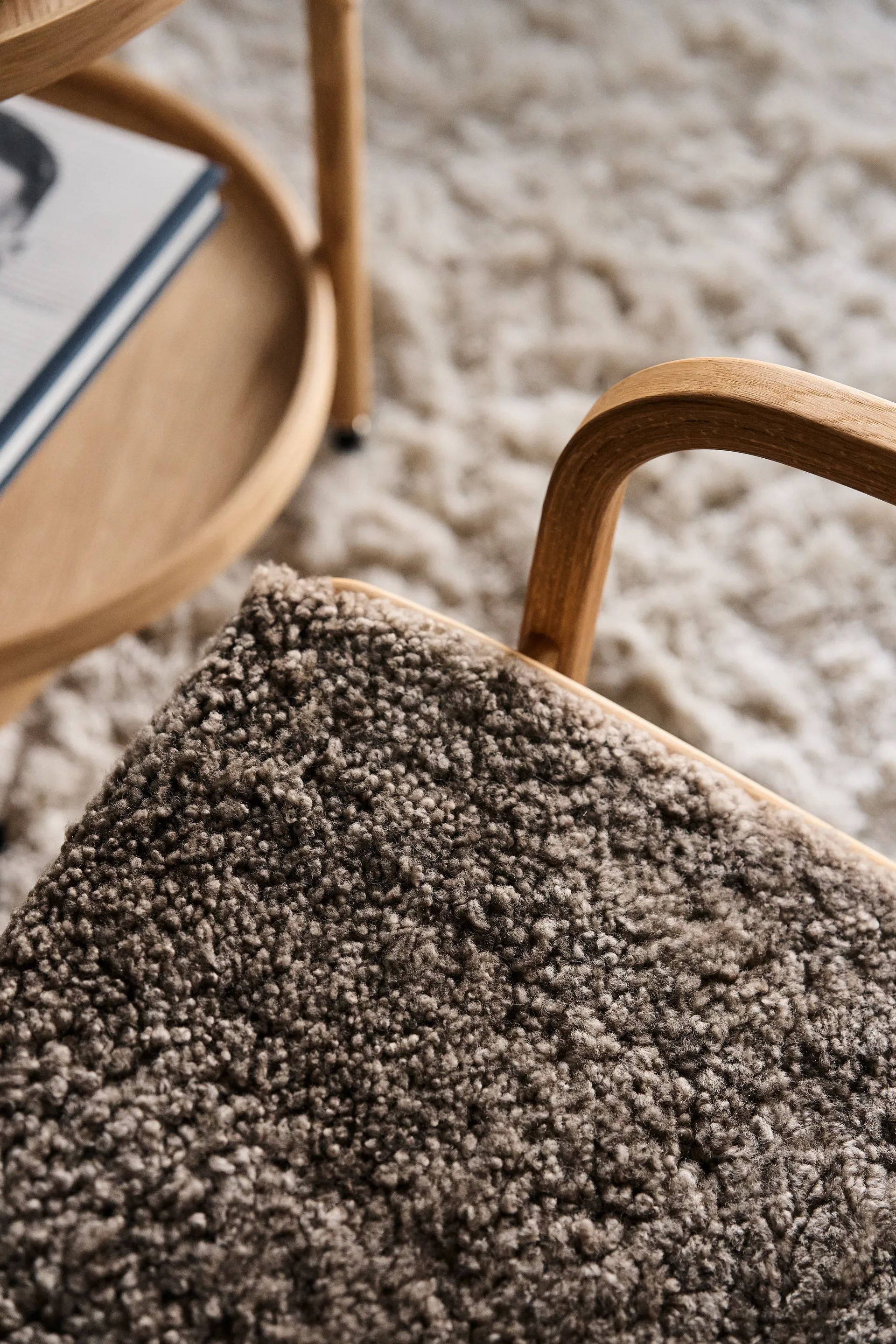 라미노 암체어 오일드 오크/양피, 사하라-누가 브라운 Swedese | 스웨데제