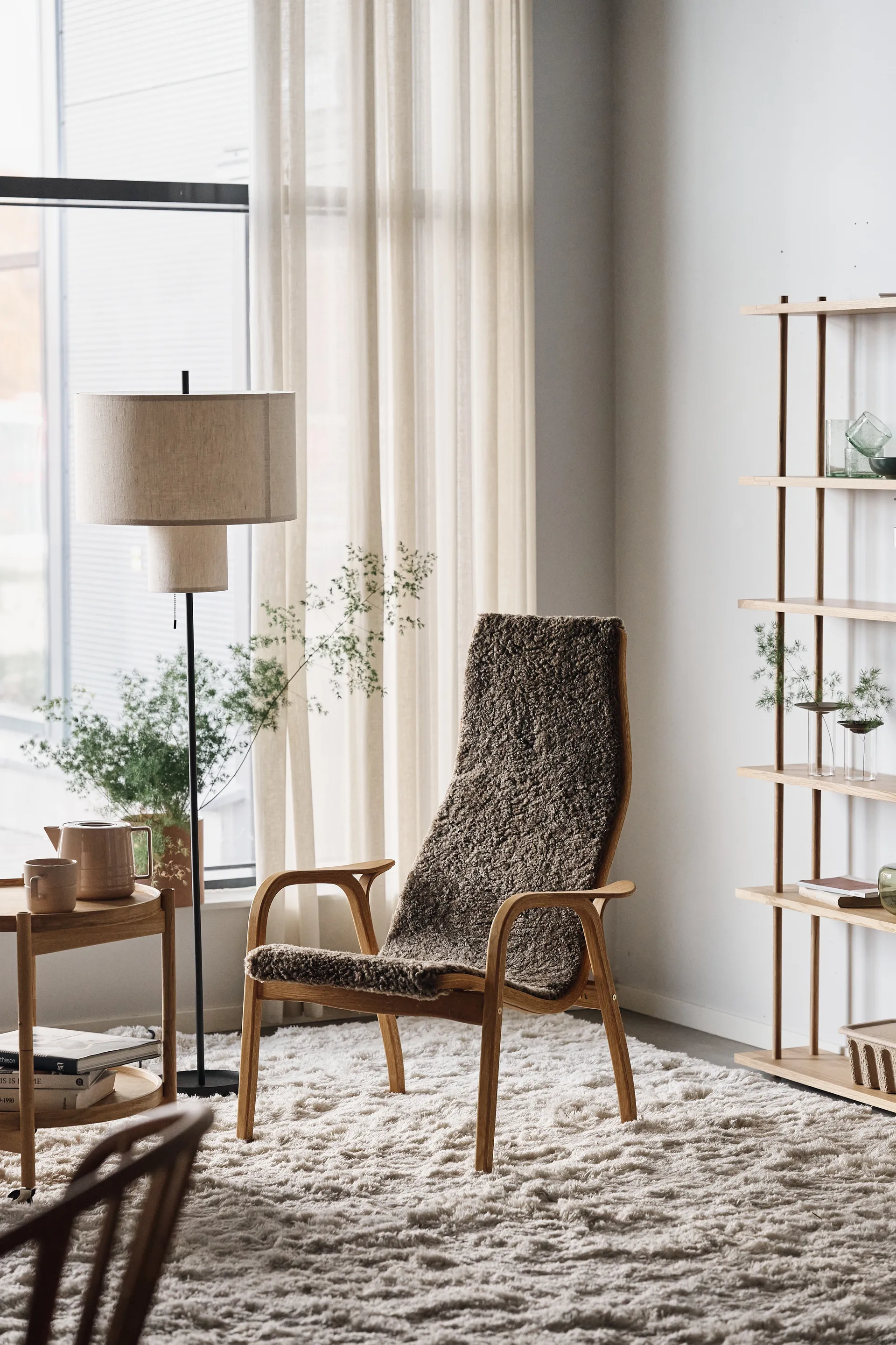 라미노 암체어 오일드 오크/양피, 사하라-누가 브라운 Swedese | 스웨데제