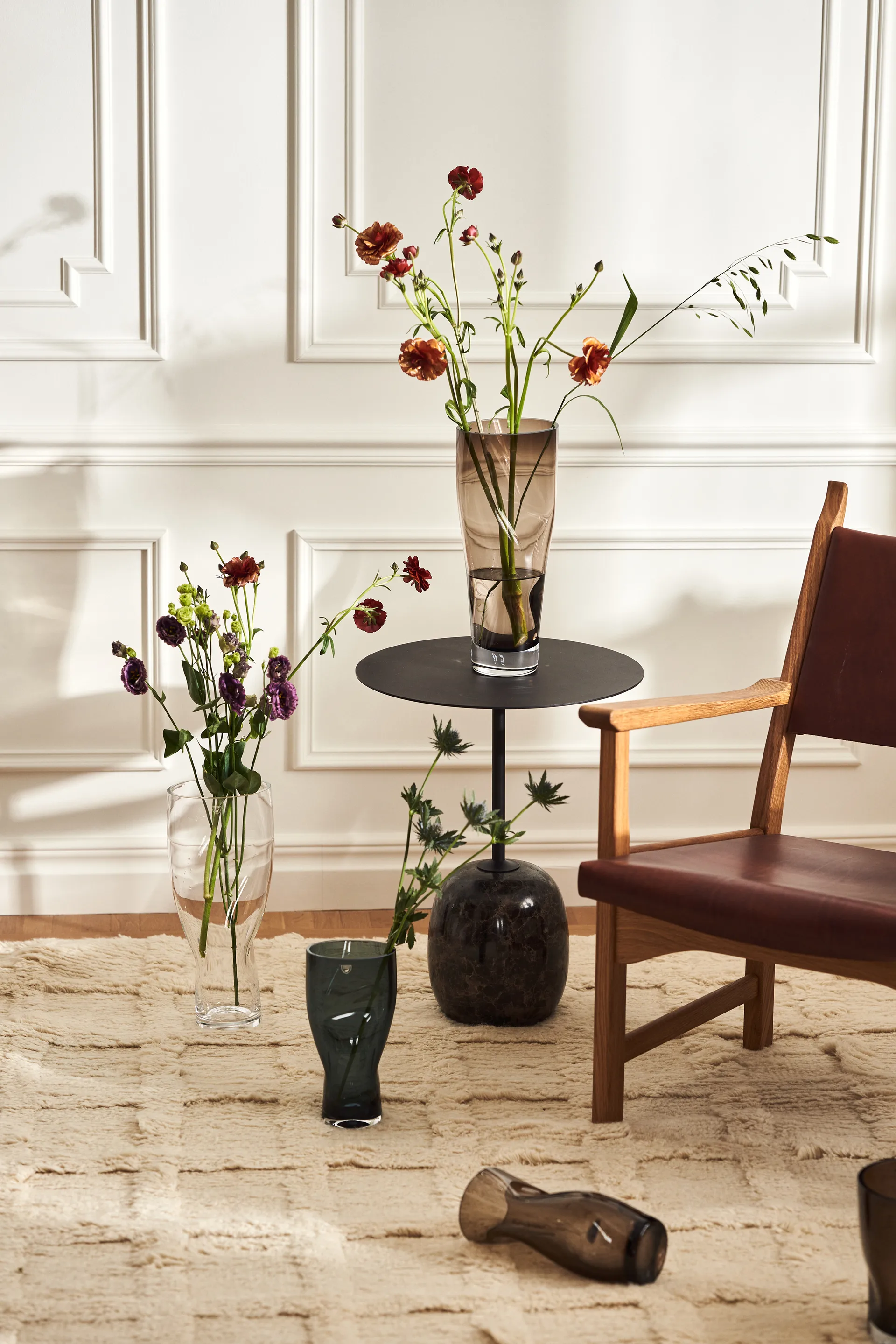 카링고 암체어, 오일드 오크-레드 브라운 가죽 Swedese | 스웨데제