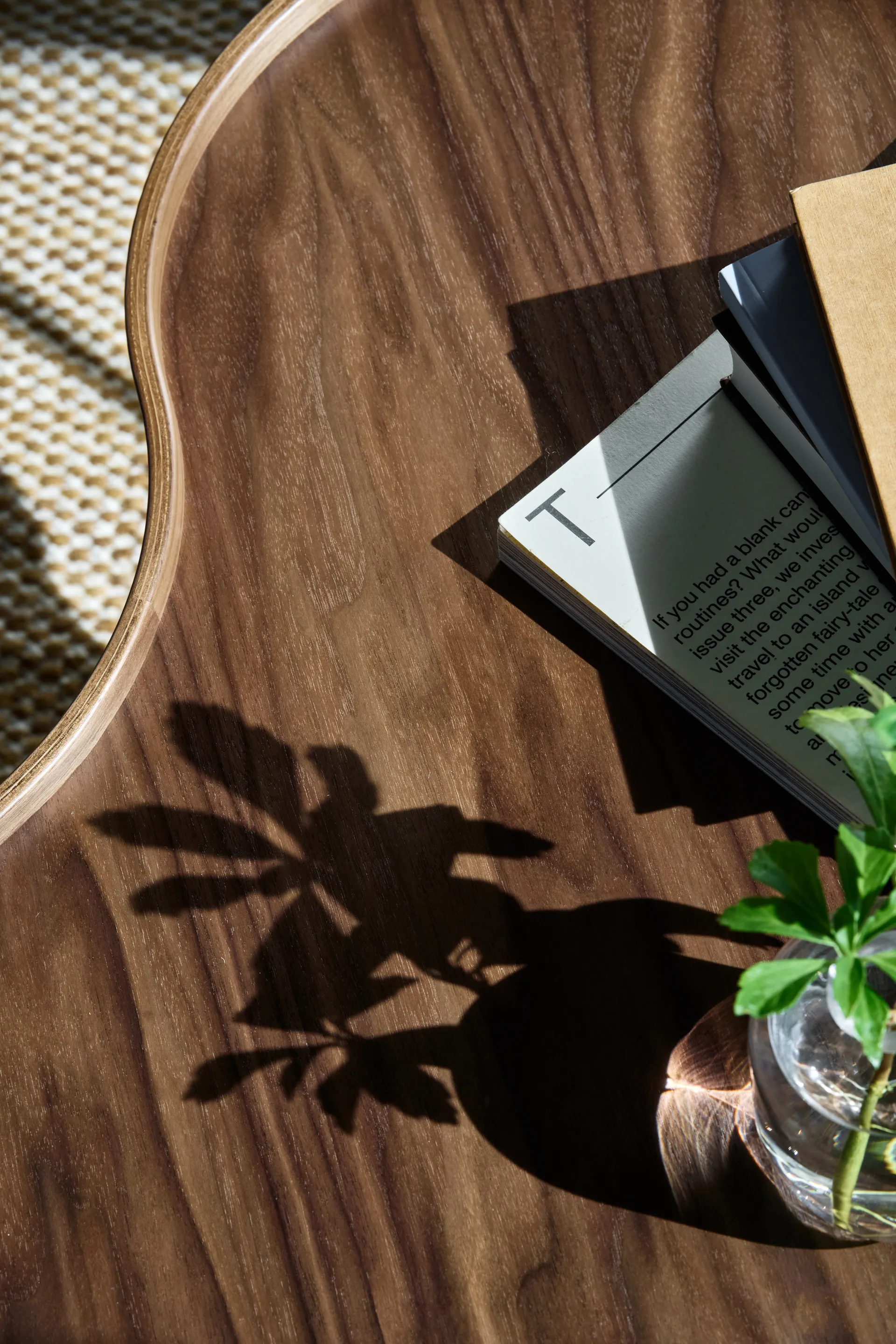 플라워 모노 테이블 스페셜 에디션 107x114 cm, H39 cm-lacquered walnut-chromed steel Swedese | 스웨데제